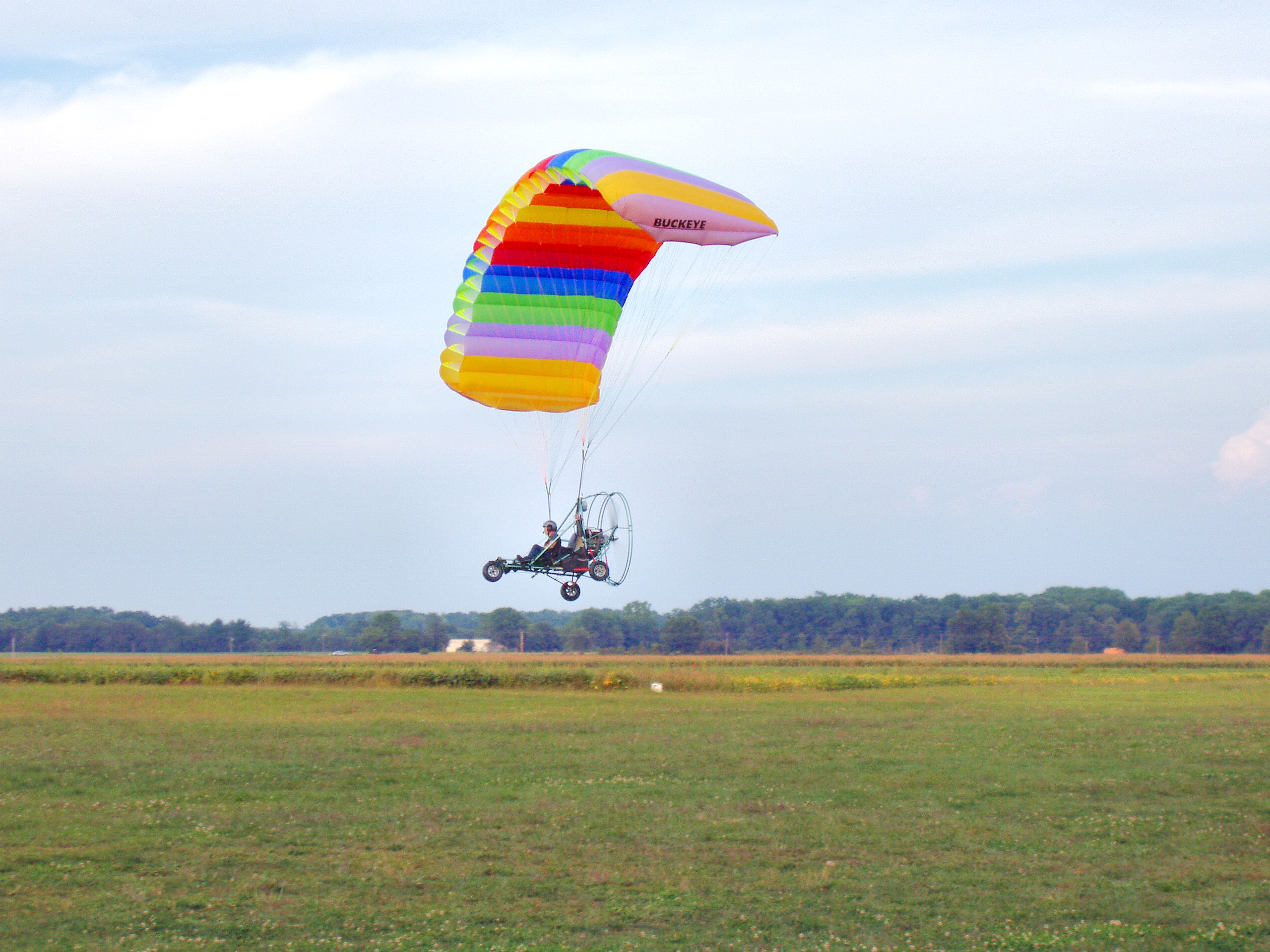 File:Powered-parachute-flying.jpg - Wikimedia Commons