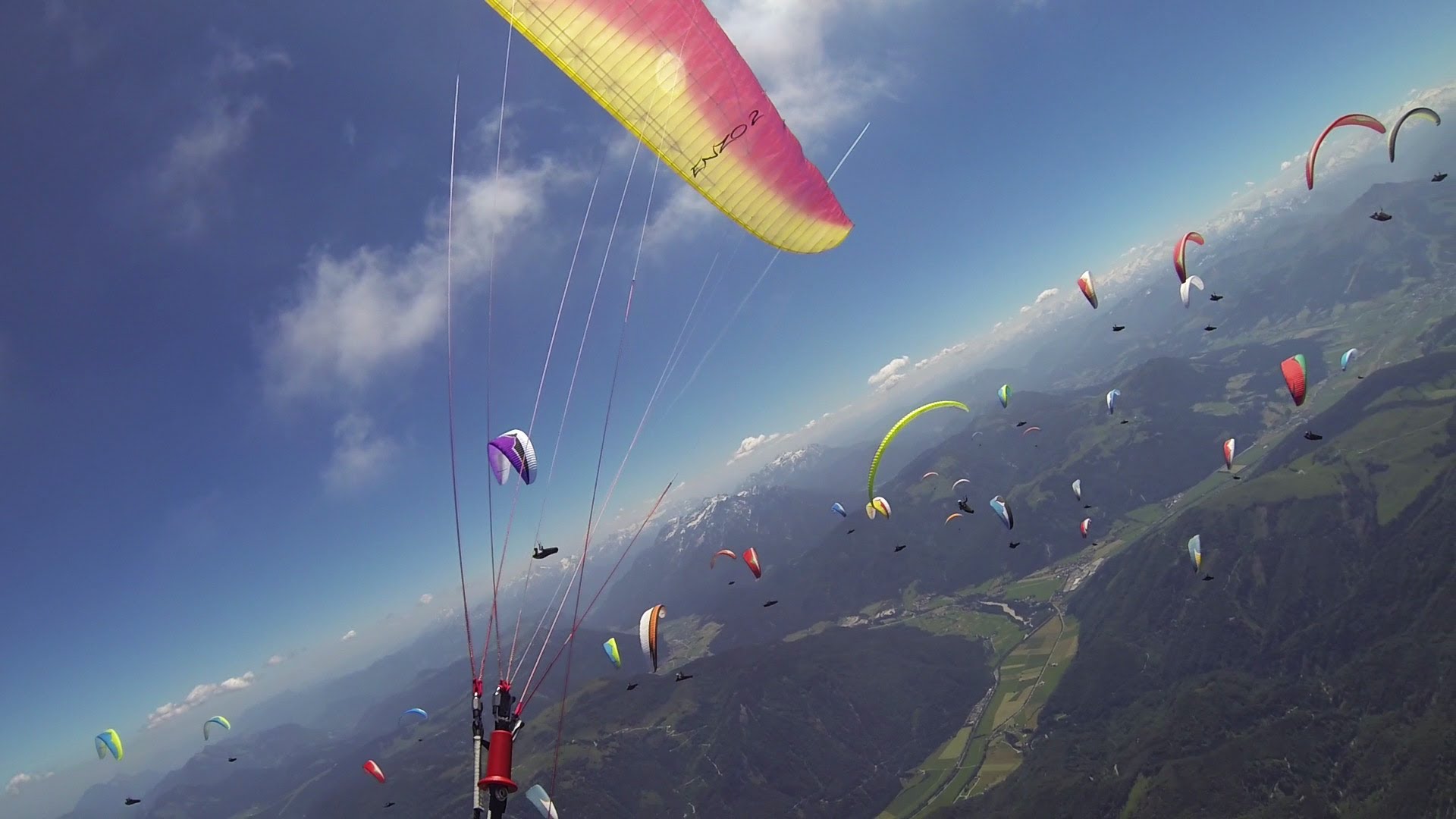 Busy race start with 120 pilots at paragliding competition - YouTube
