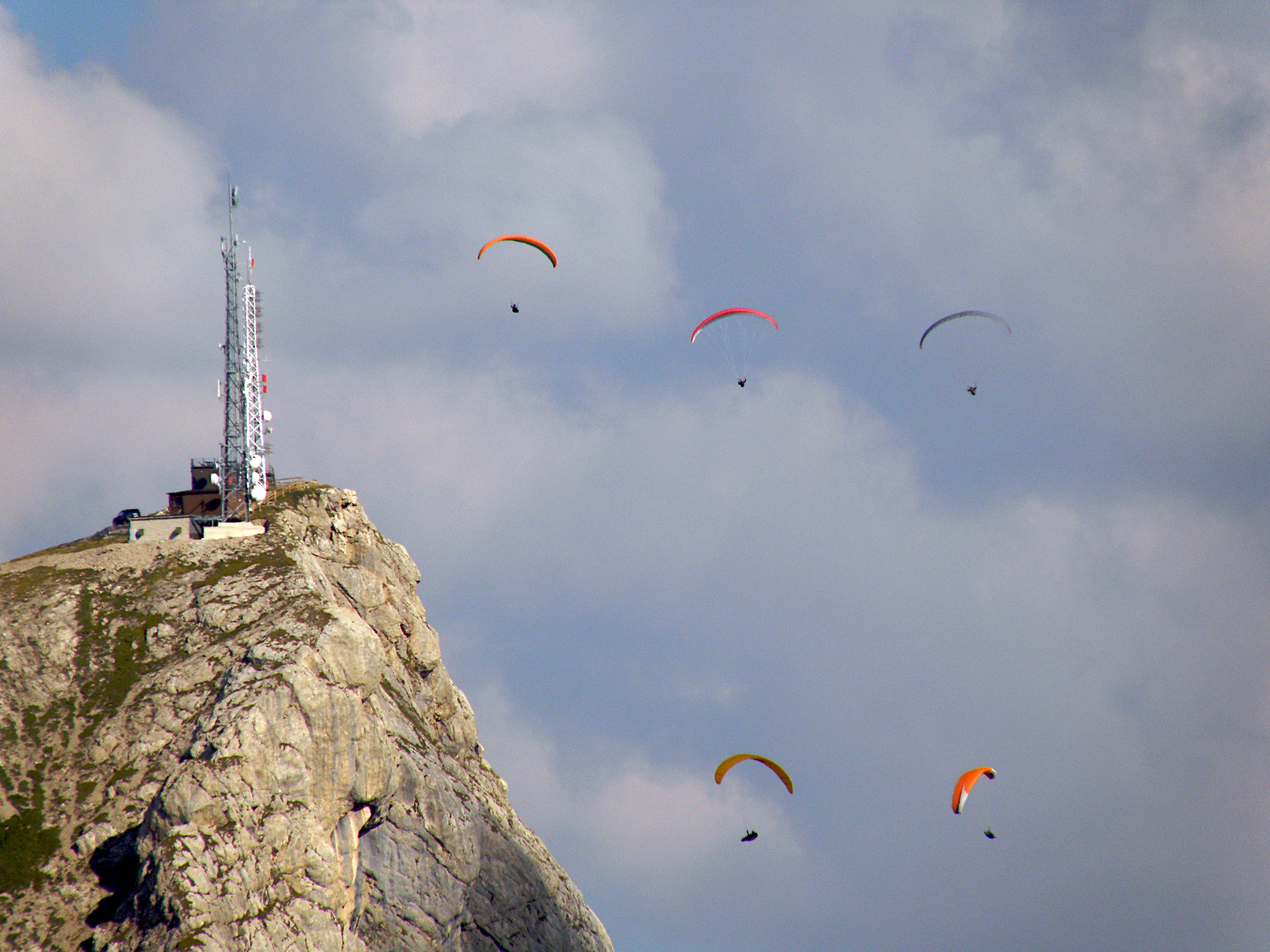 Paragliders photo