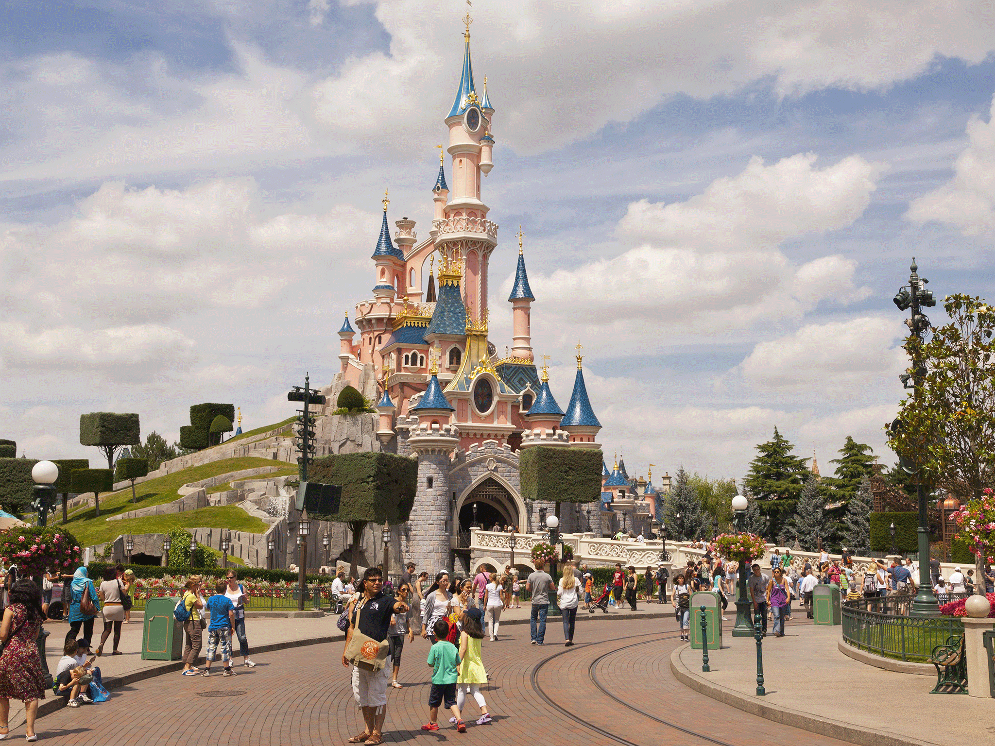 Disneyland Paris technician found dead inside haunted house ...