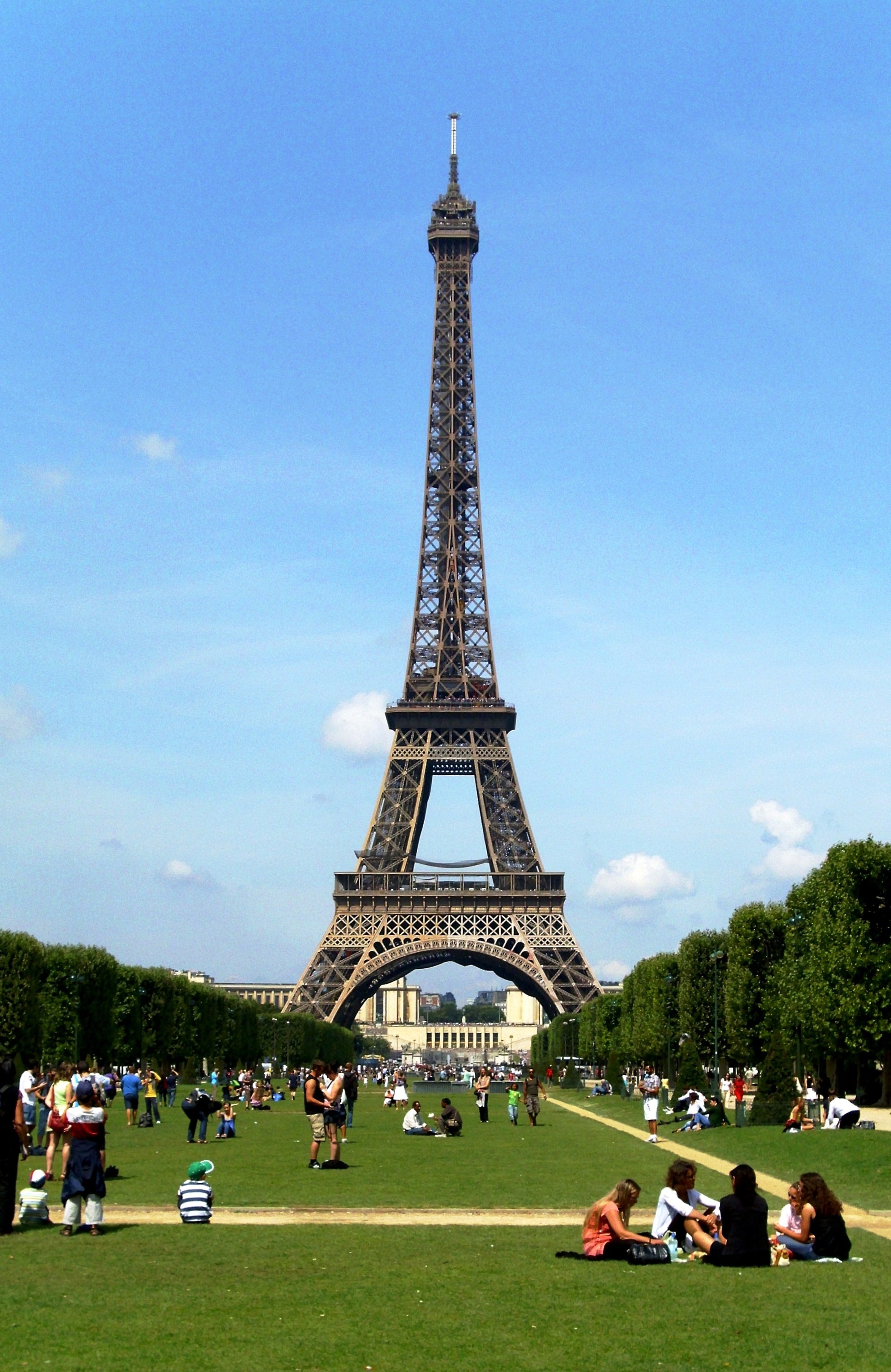 File:Eiffel Tower Paris 01.JPG - Wikimedia Commons
