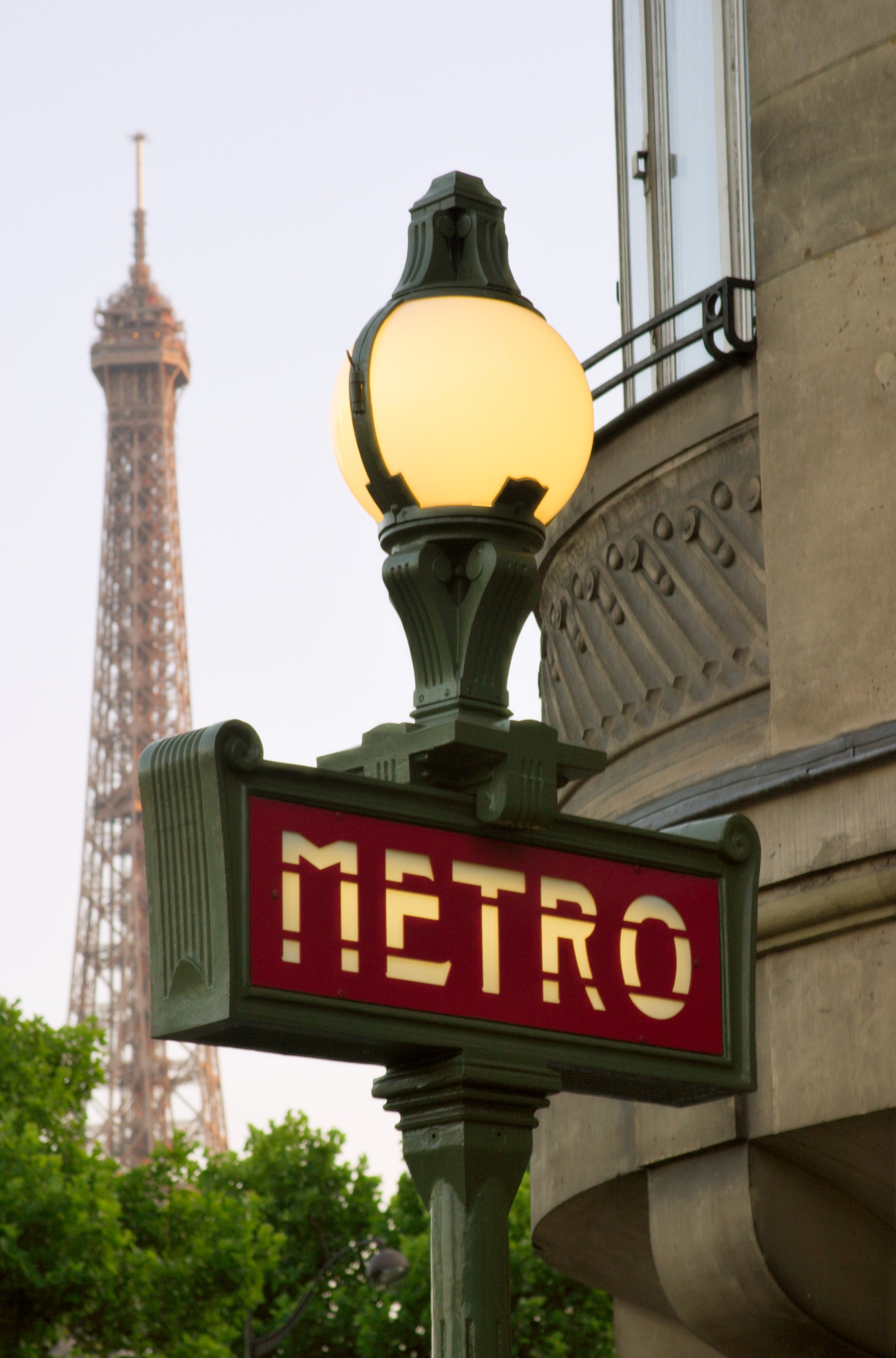 File:Paris Metro sign.jpg - Wikimedia Commons