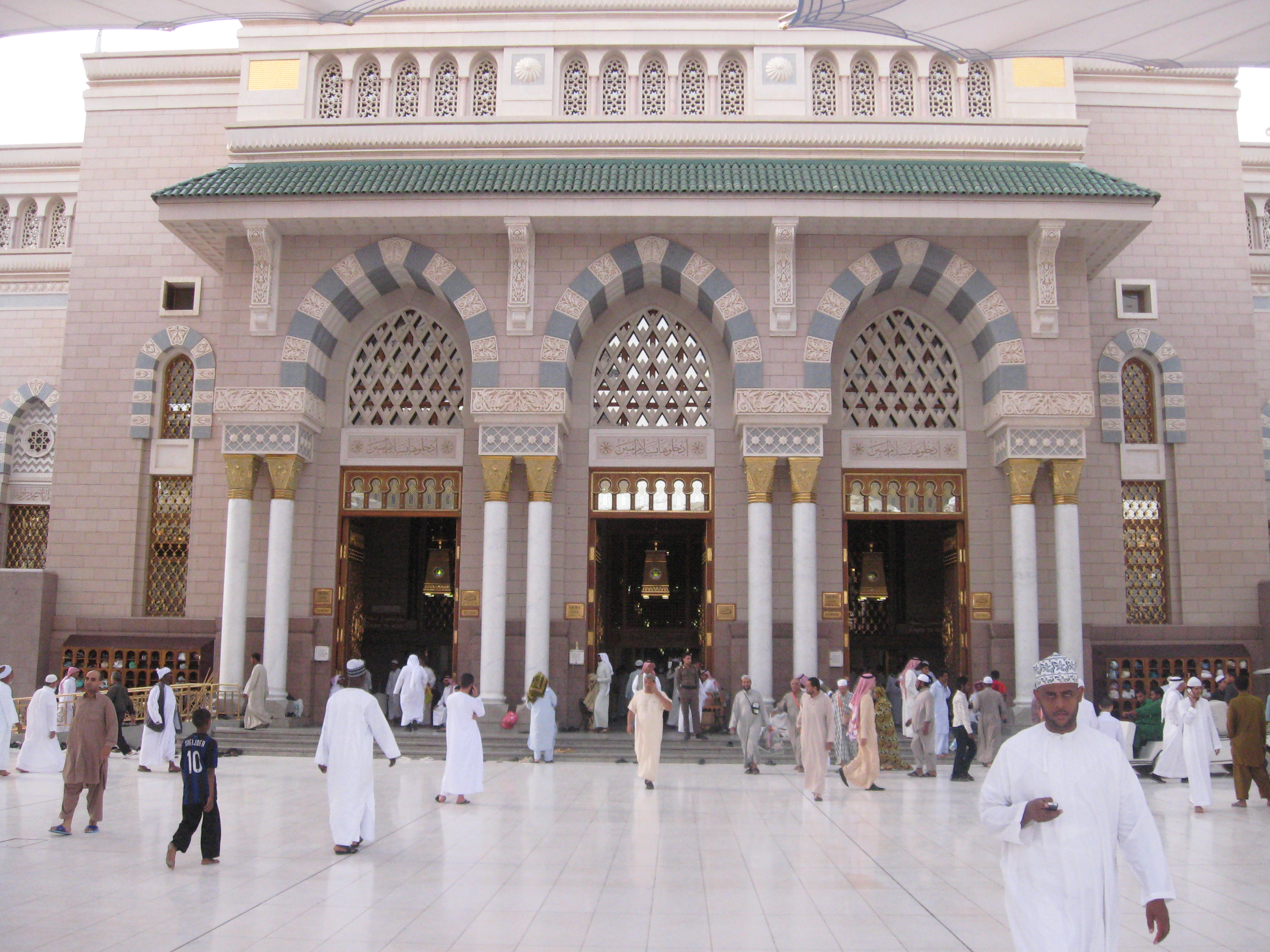 Ramadan Day 6 – Doors of the Prophets Mosque | English