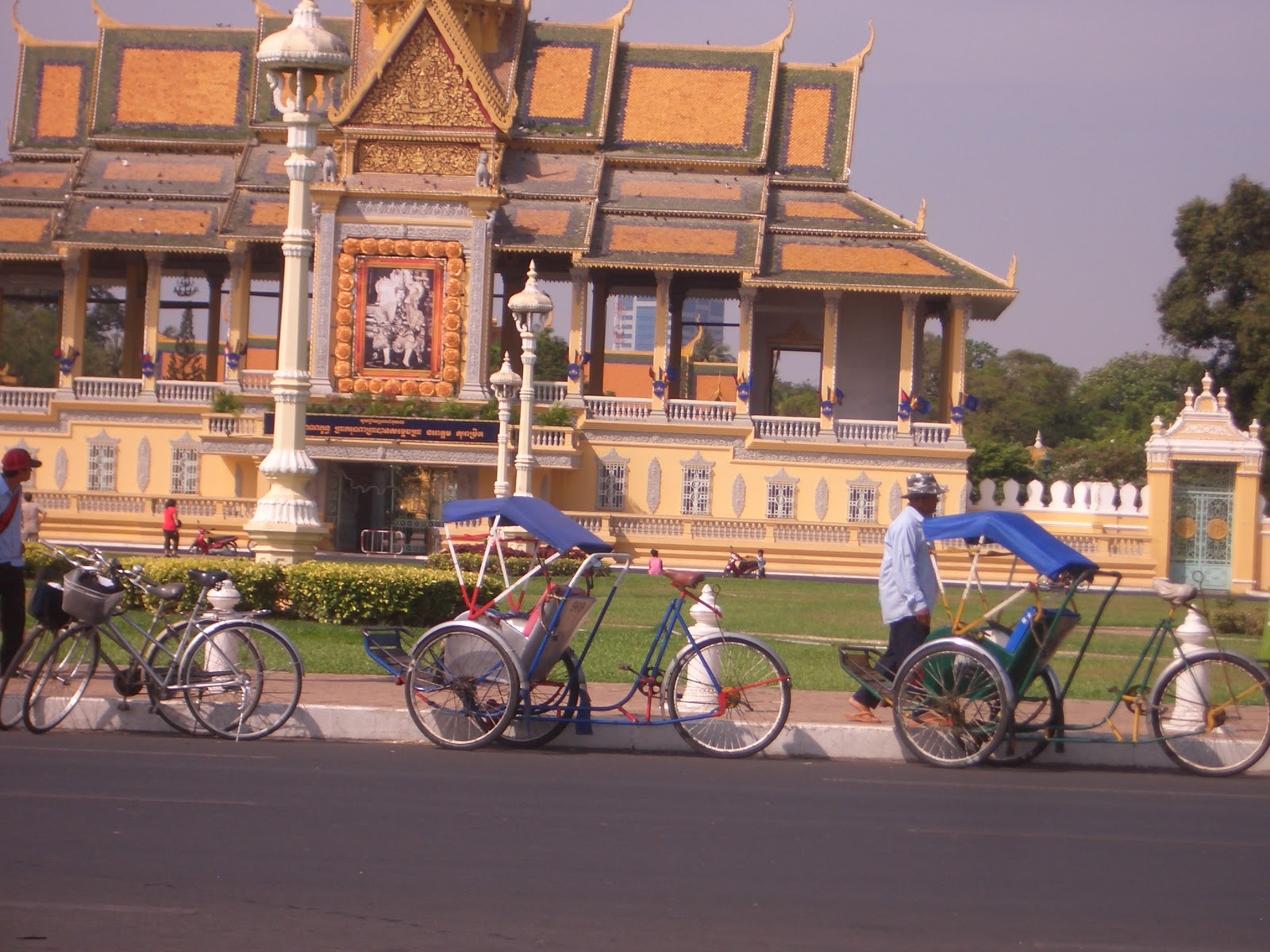 Angela and Chris Cambodia: Crazy Cyclo in Phnom Penh