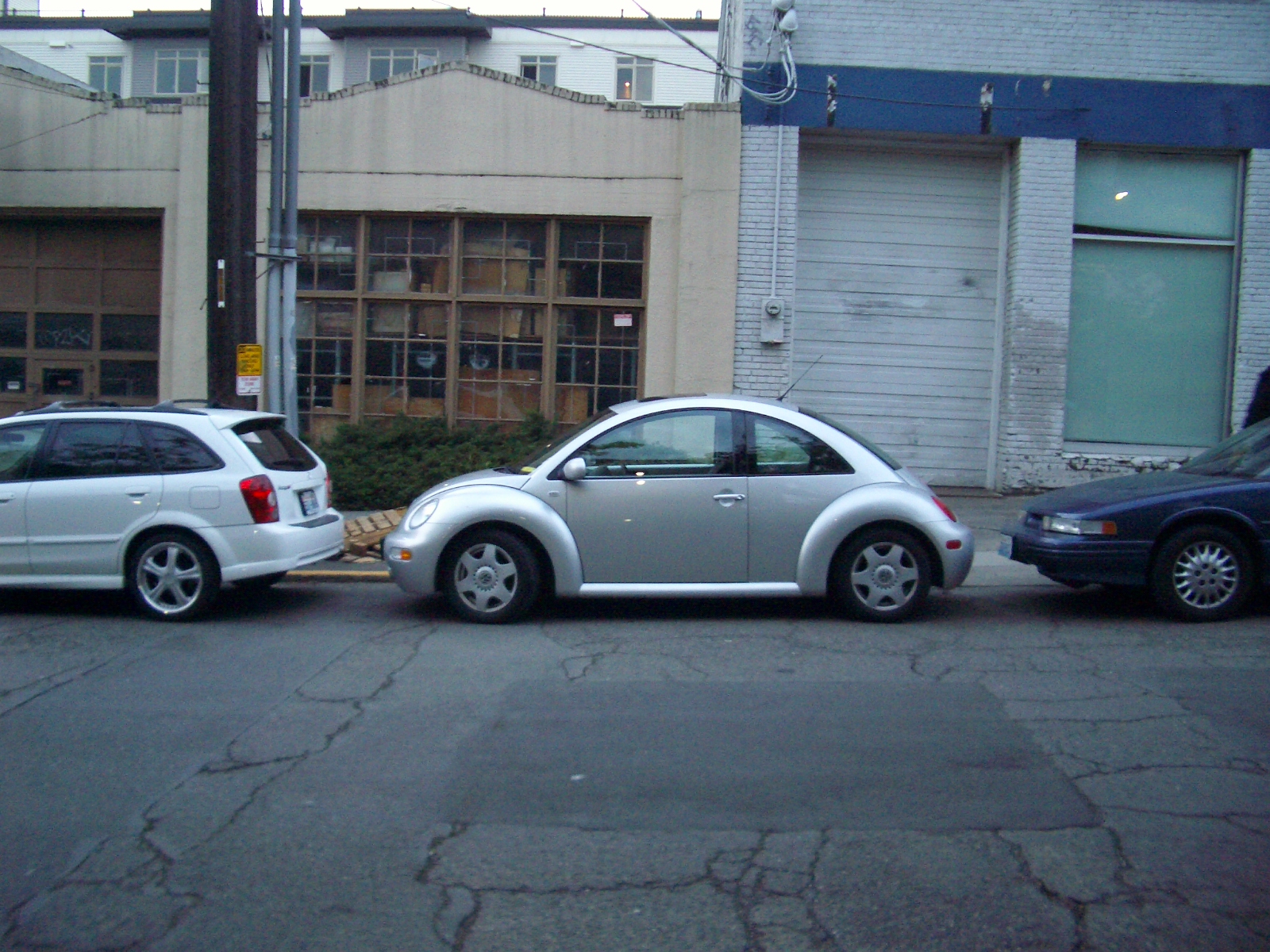 File:Parallel Parking cars.jpg - Wikimedia Commons