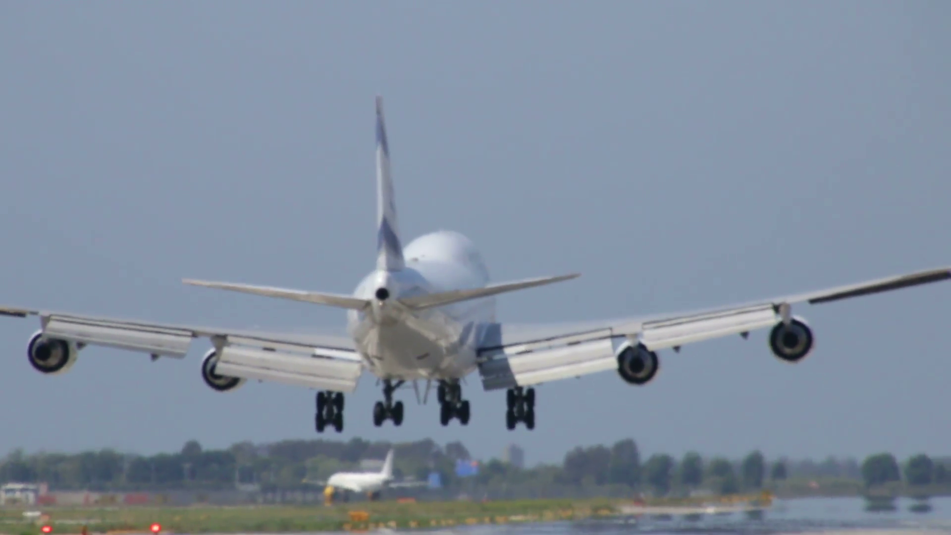 Commercial Jet Plane Landing Aircraft Boeing 747-400 landing at ...