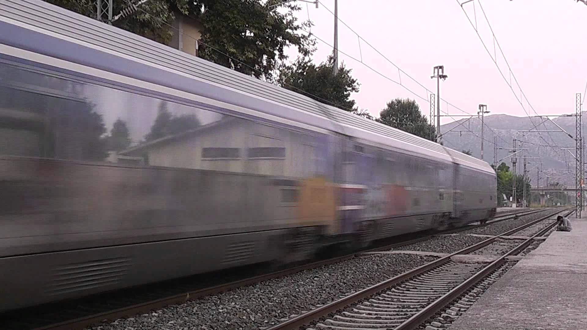 Two Intercity trains passing Aliartos station fast!! - YouTube
