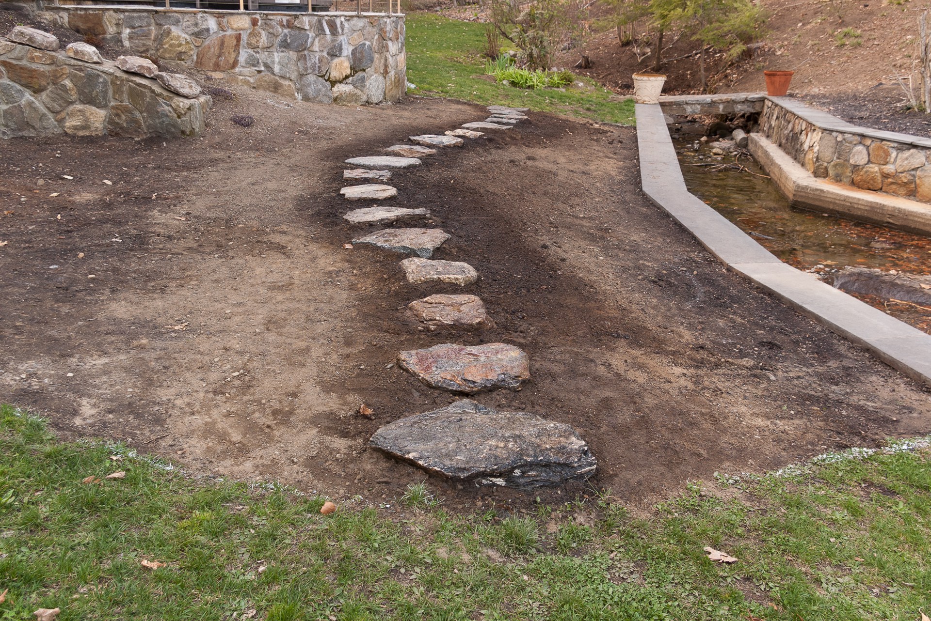How to Create a Curved Stepping Stone Path – LAND DESIGNS UNLIMITED LLC
