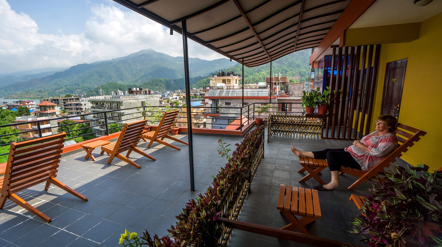 Hotel Middle Path website - Quiet B&B in Pokhara