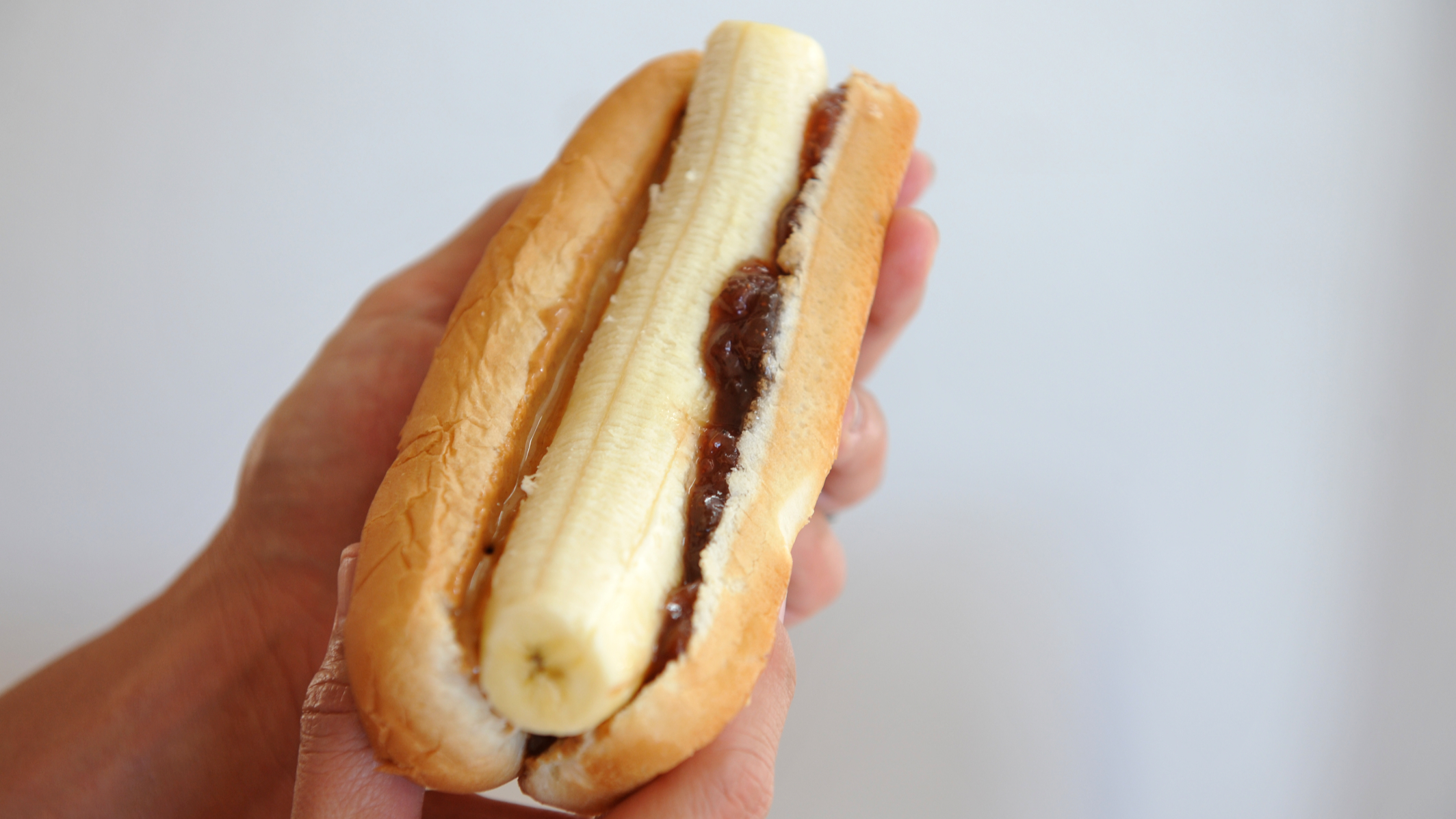 How to Make a Peanut Butter and Jelly Banana Dog: 6 Steps