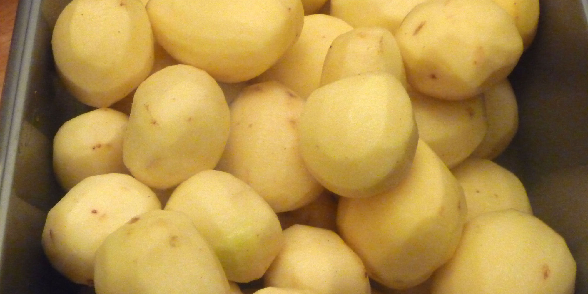 This Is How You Peel An Entire Bag Of Potatoes In Under 60 Seconds ...