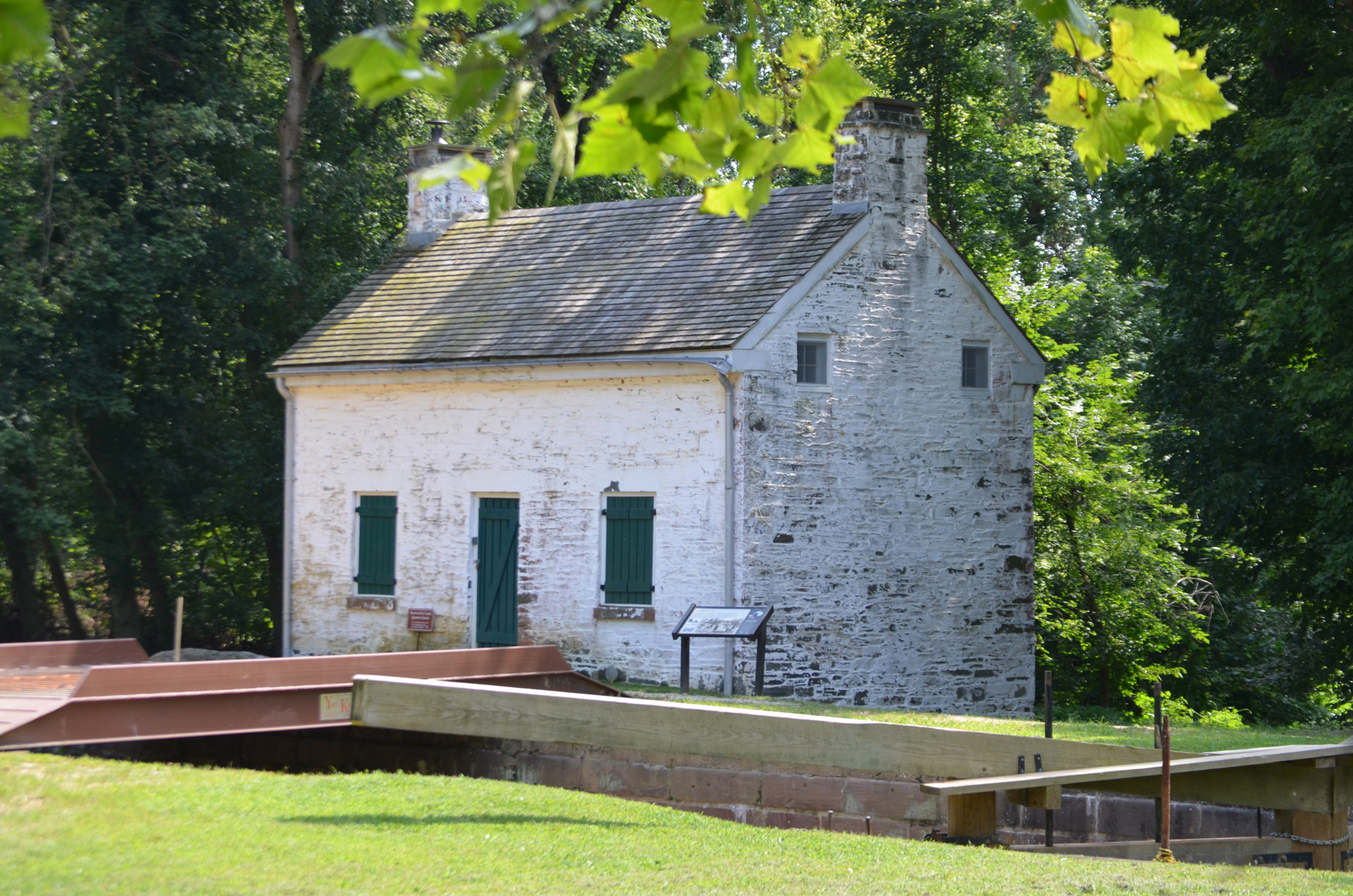 Pennyfield Lock House Free Stock Photo - Public Domain Pictures