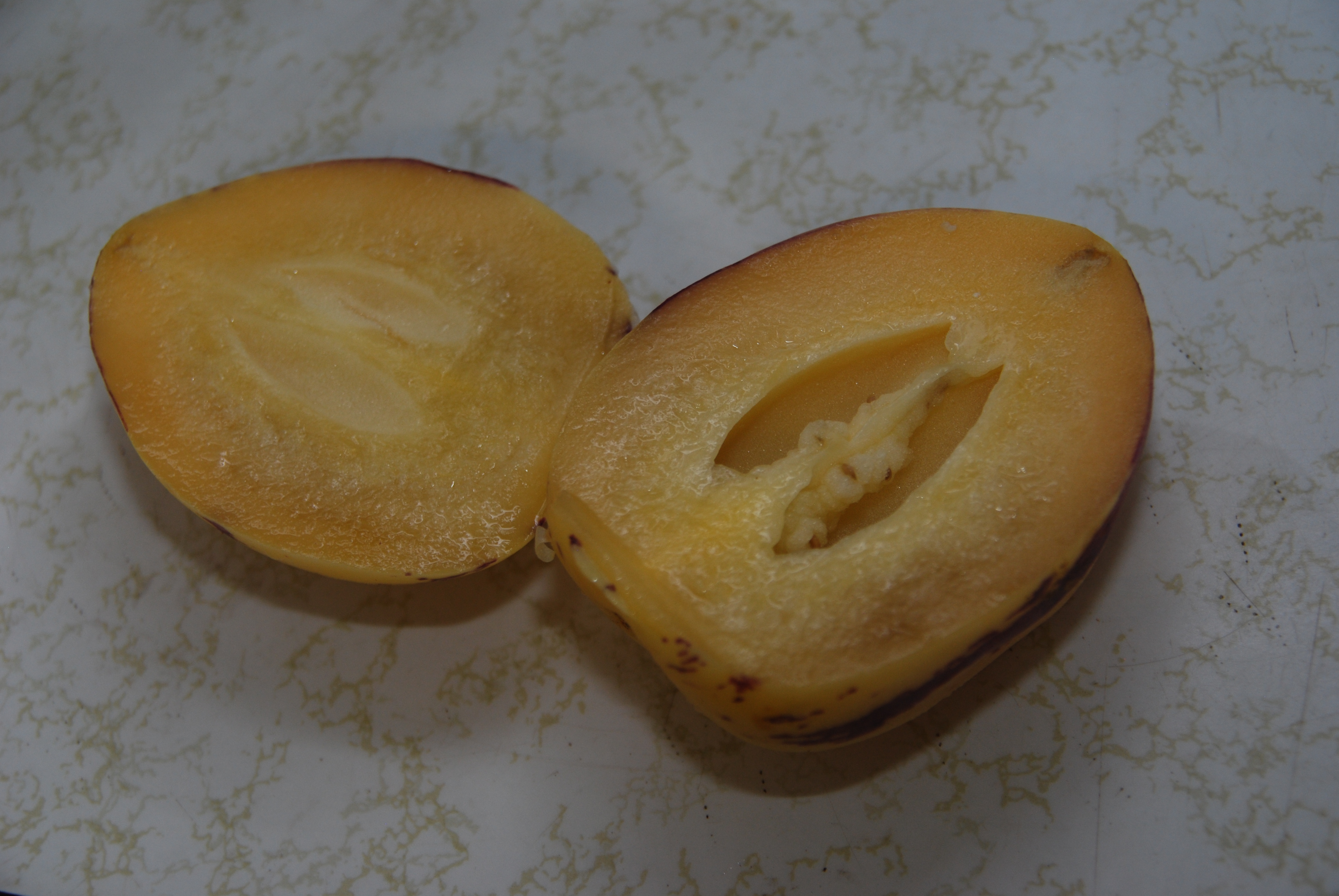 Fruity Fun Review #4 – Lychees & Pepino Melon – Banana Buzzbomb
