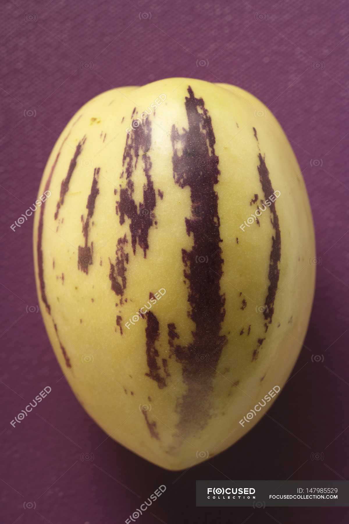 Ripe pepino melon — Stock Photo | #147985529