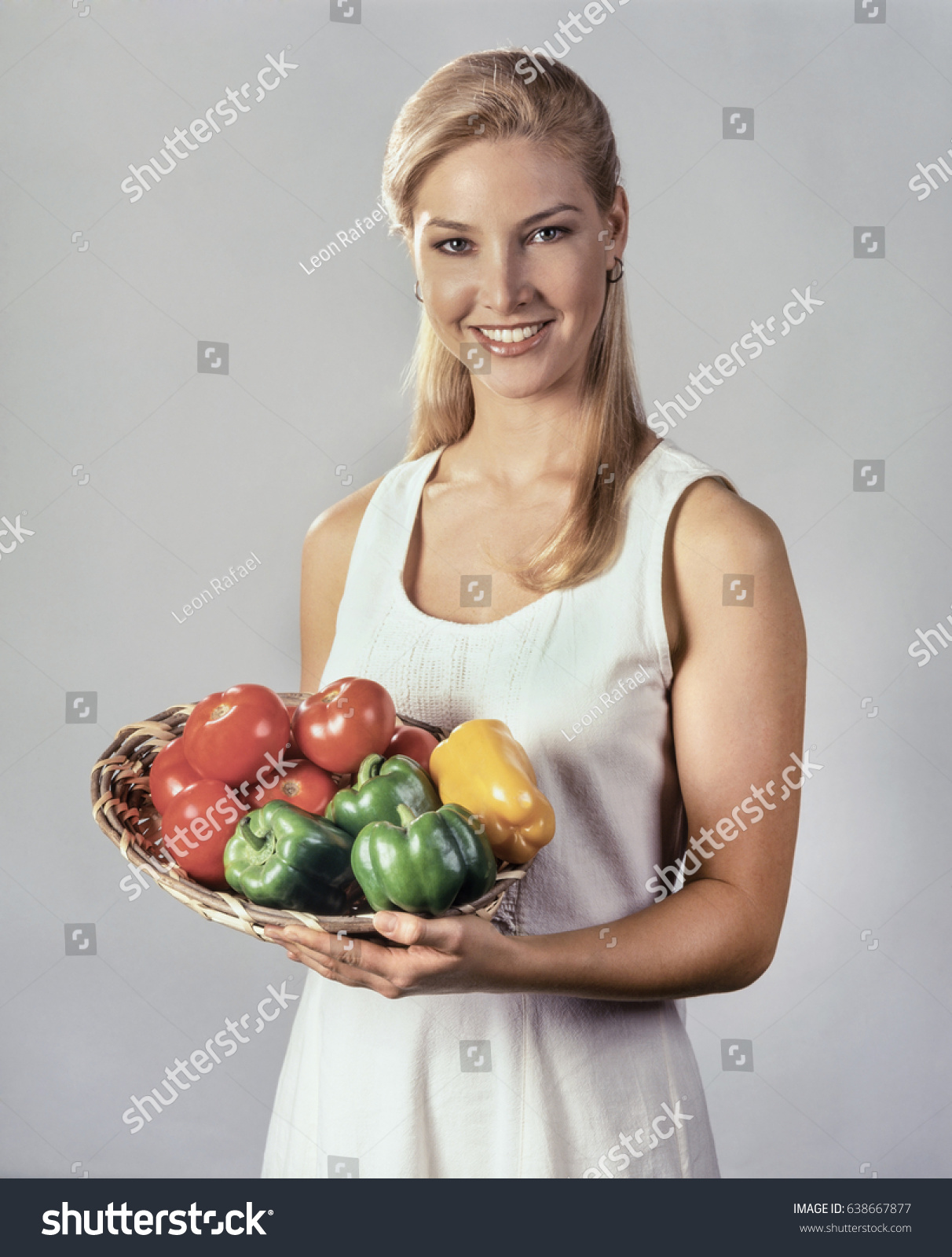 young Pretty Girl Stock Photo (Royalty Free) 638667877 - Shutterstock
