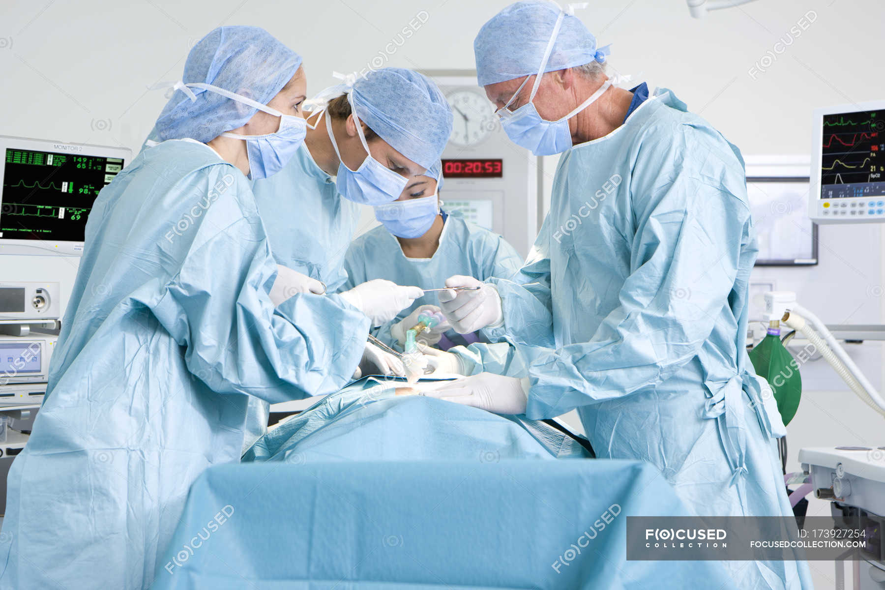Medics performing surgery operation in hospital — Stock Photo ...