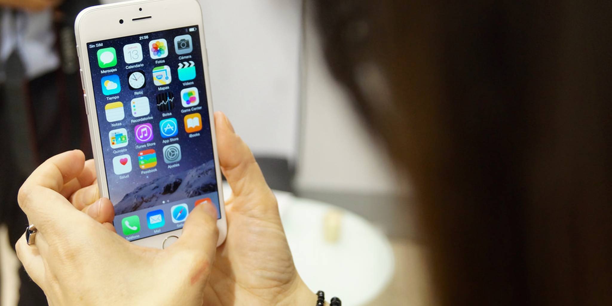 Apple loses iPhone trademark to small Chinese company