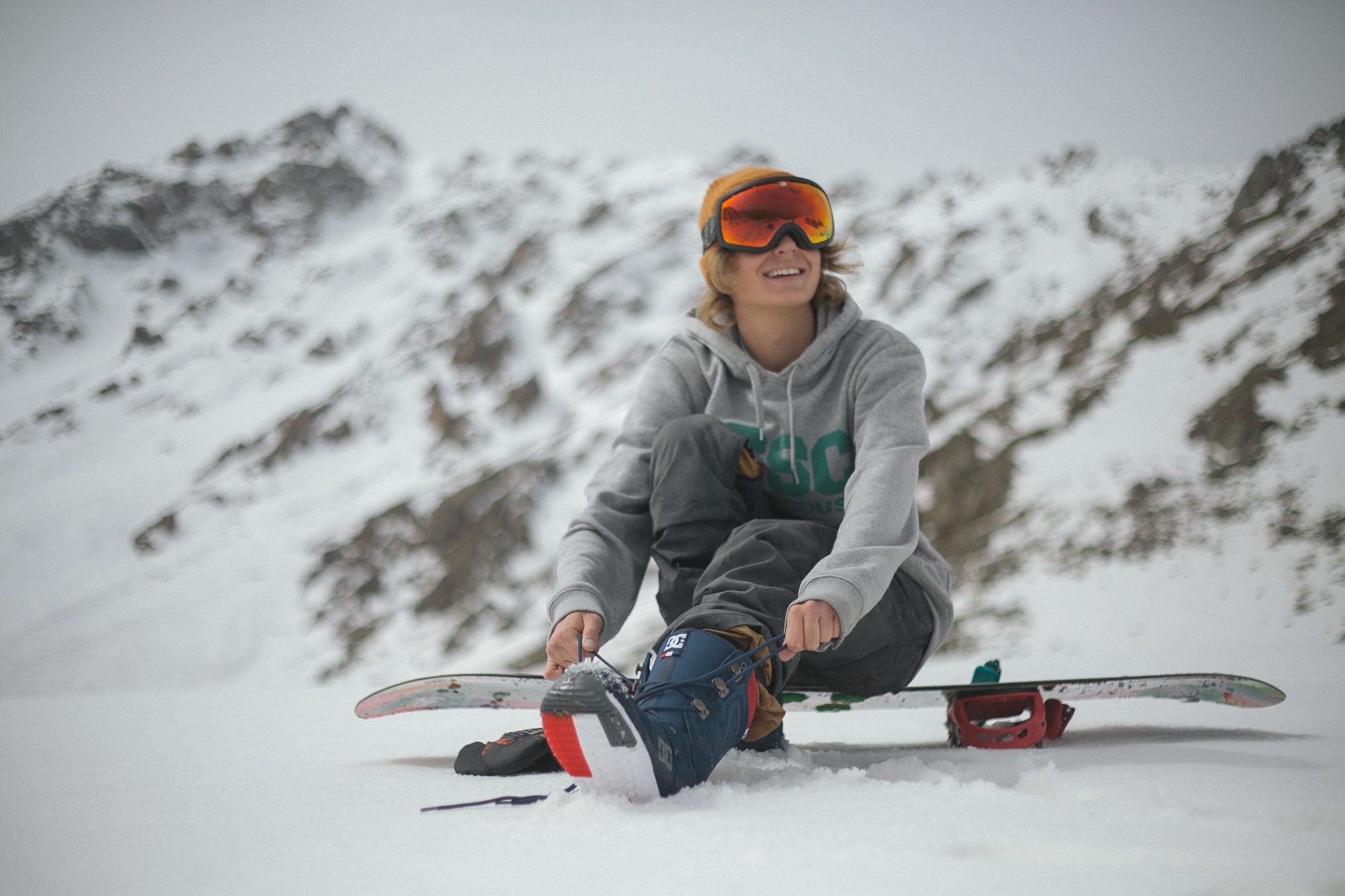 Person in Grey Hoodie Sitting on Snowboard, Blur, Recreation, Winter sports, Winter, HQ Photo
