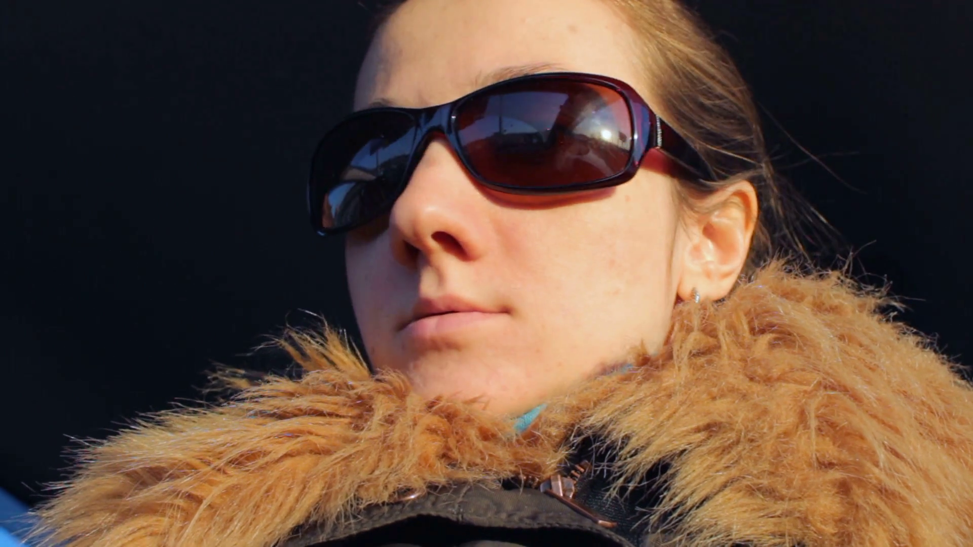 Closeup portrait of a girl wearing sunglasses. Young woman in winter ...