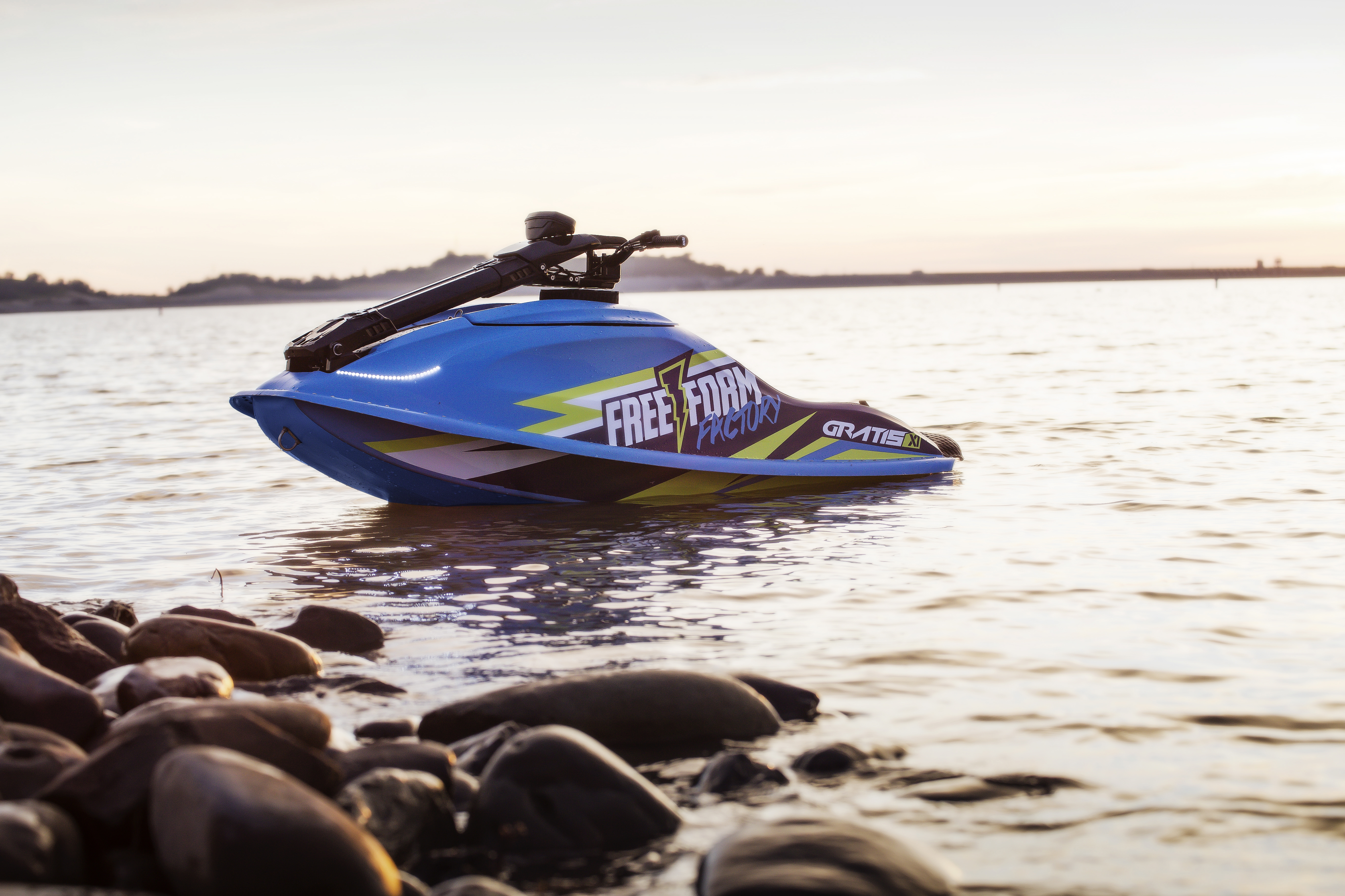 World's First Electric, Stand-up Personal Watercraft Hits the Market ...
