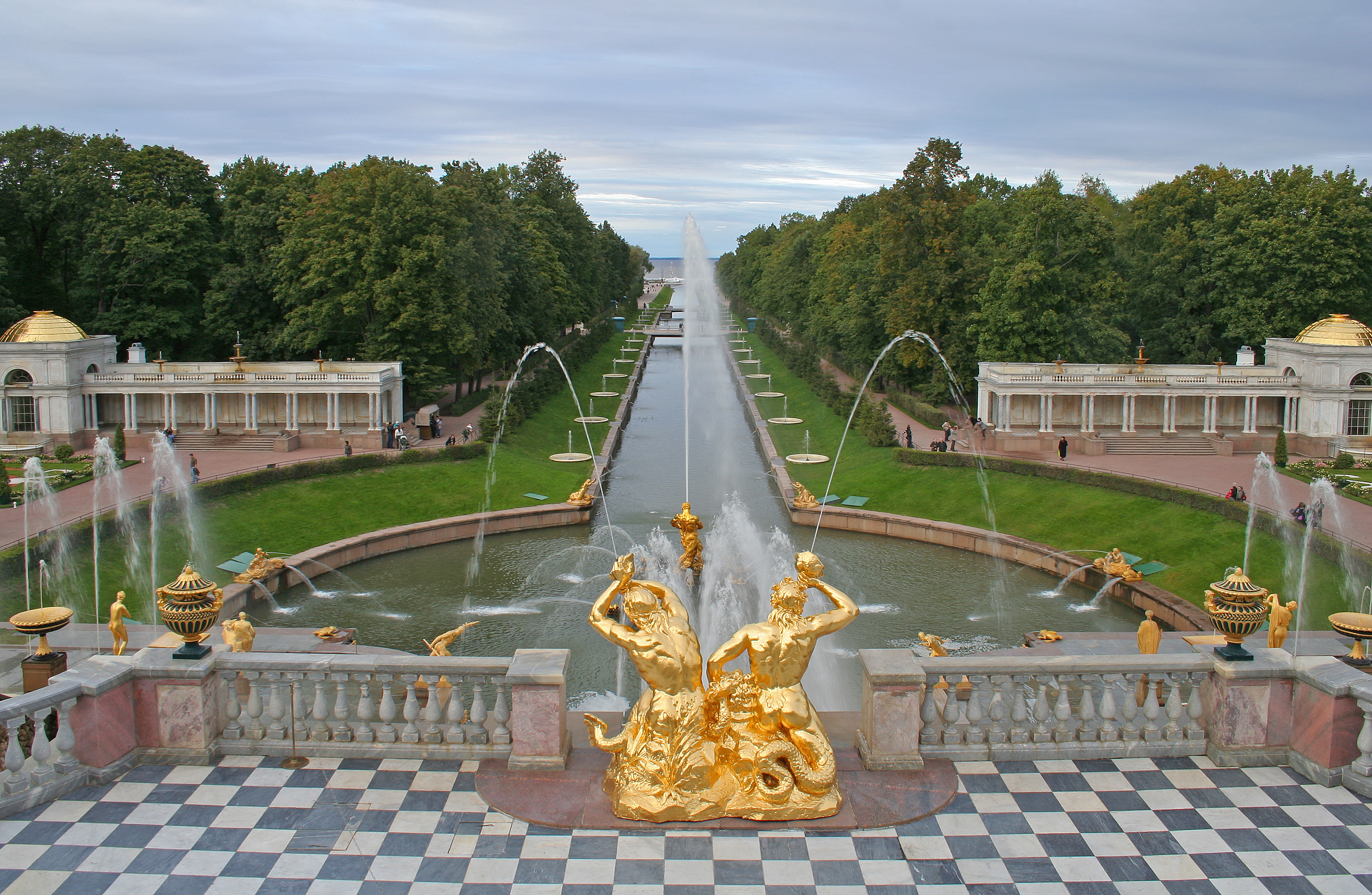 File:Peterhof Fountains 01 - Big Cascade 01.jpg - Wikimedia Commons