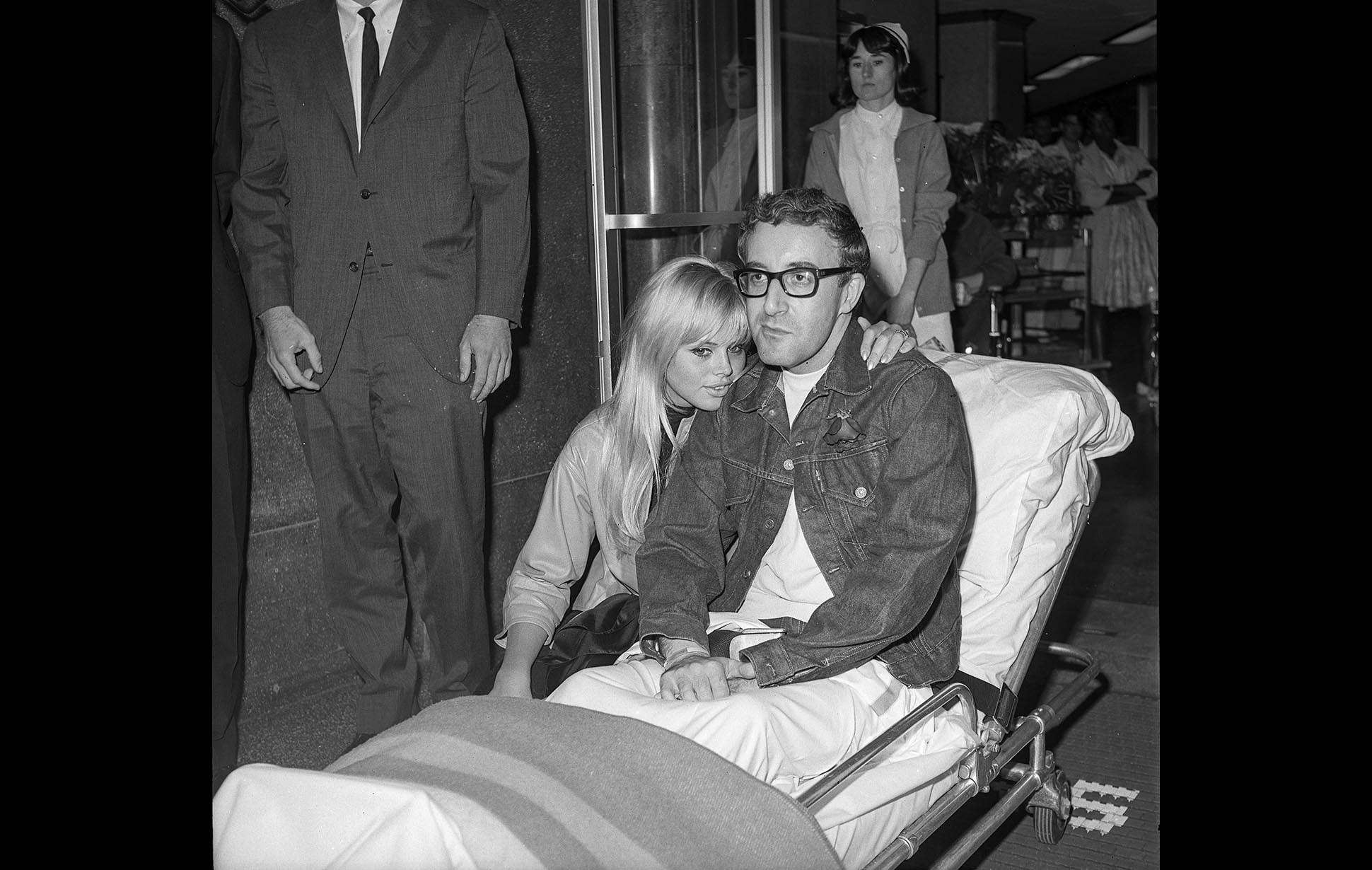 Peter Sellers leaves hospital after 1961 heart attack - Framework ...