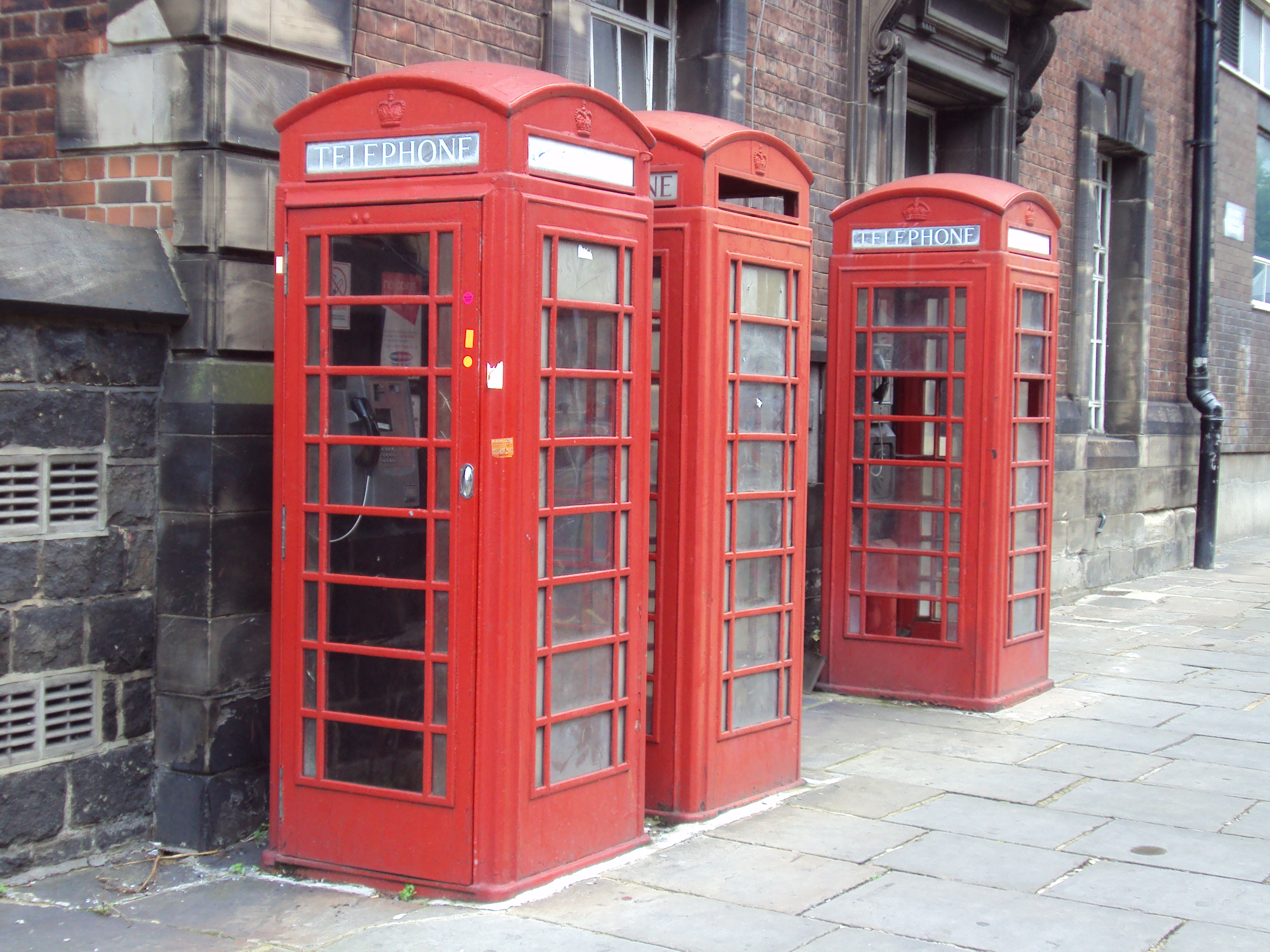 File:Phone booths, Headingley Lane, Leeds - DSC07648.JPG - Wikimedia ...