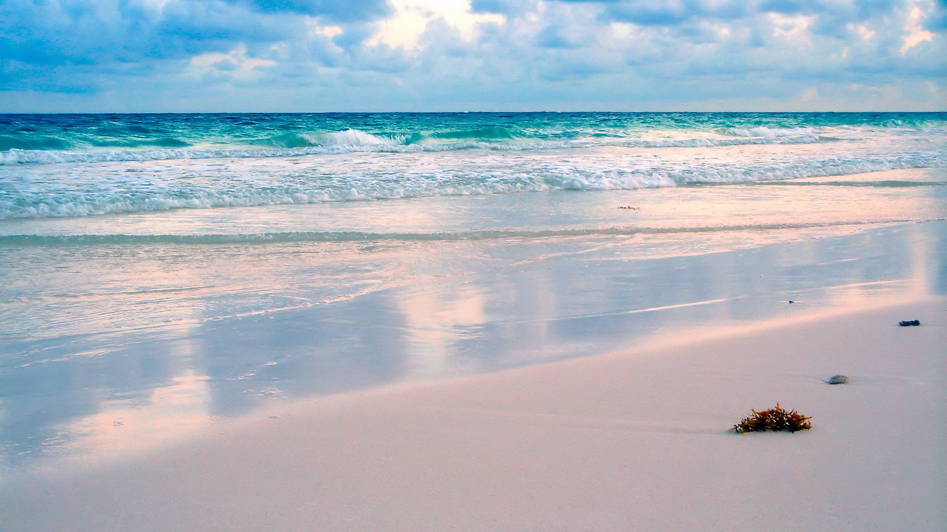 White sand of beach / 1920 x 1080 / Water / Photography | MIRIADNA.COM