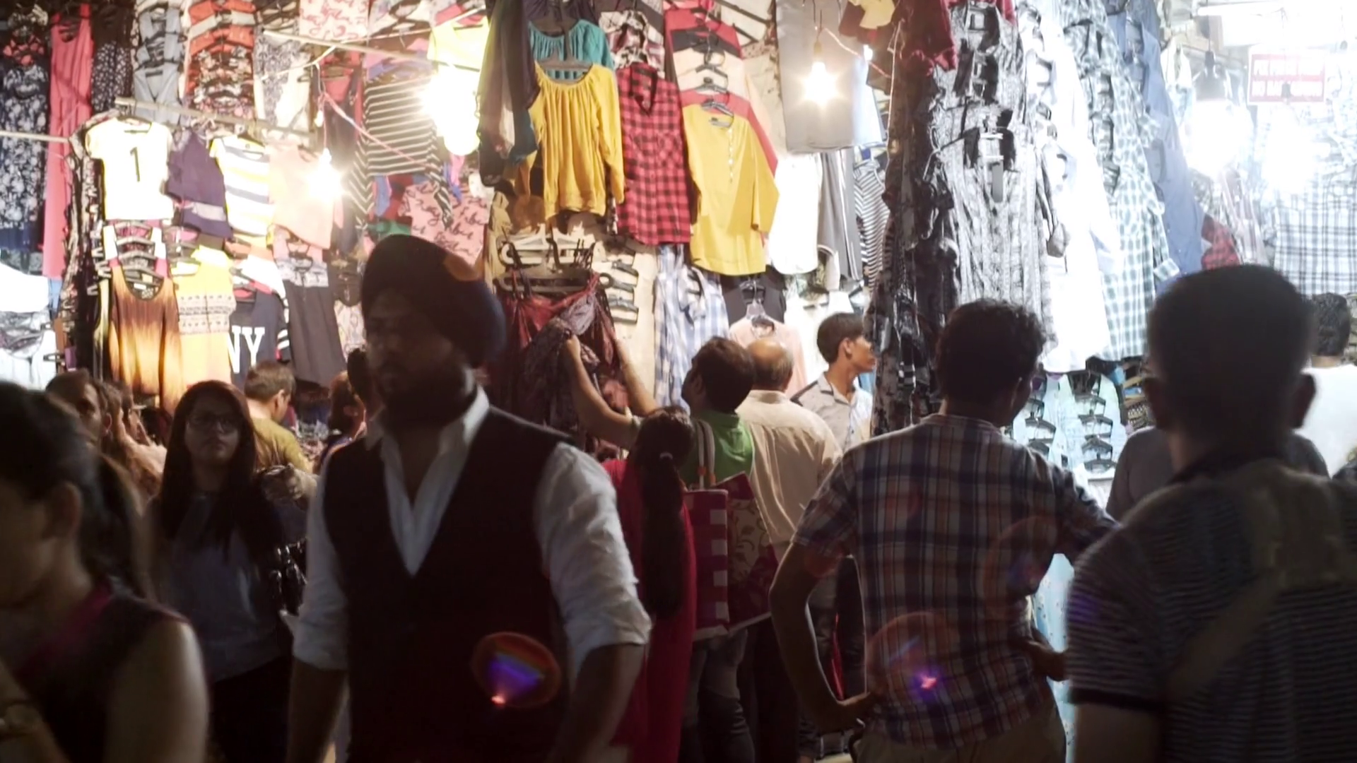 Crowd of people walk, shop clothes, bazaar market, nighttime, Delhi ...