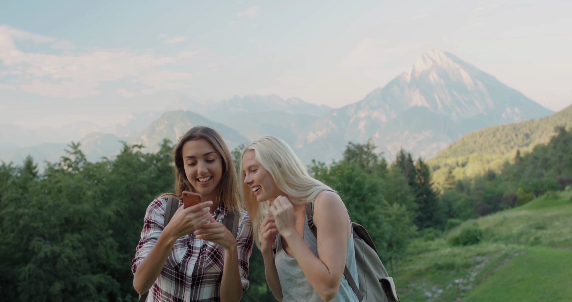 Two girl friends taking selfie photo Woman hiking in Italian Alps ...