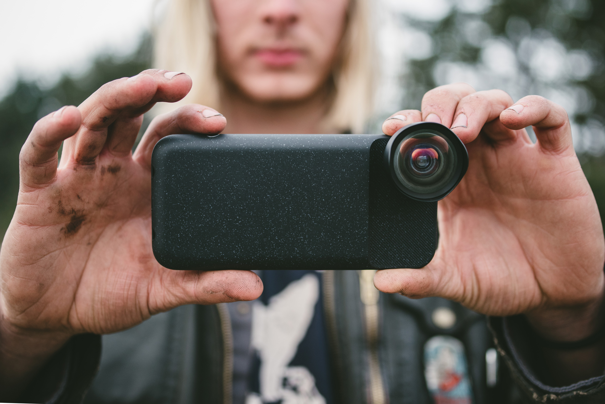 Moment's new iPhone photography case has a built-in battery - The Verge
