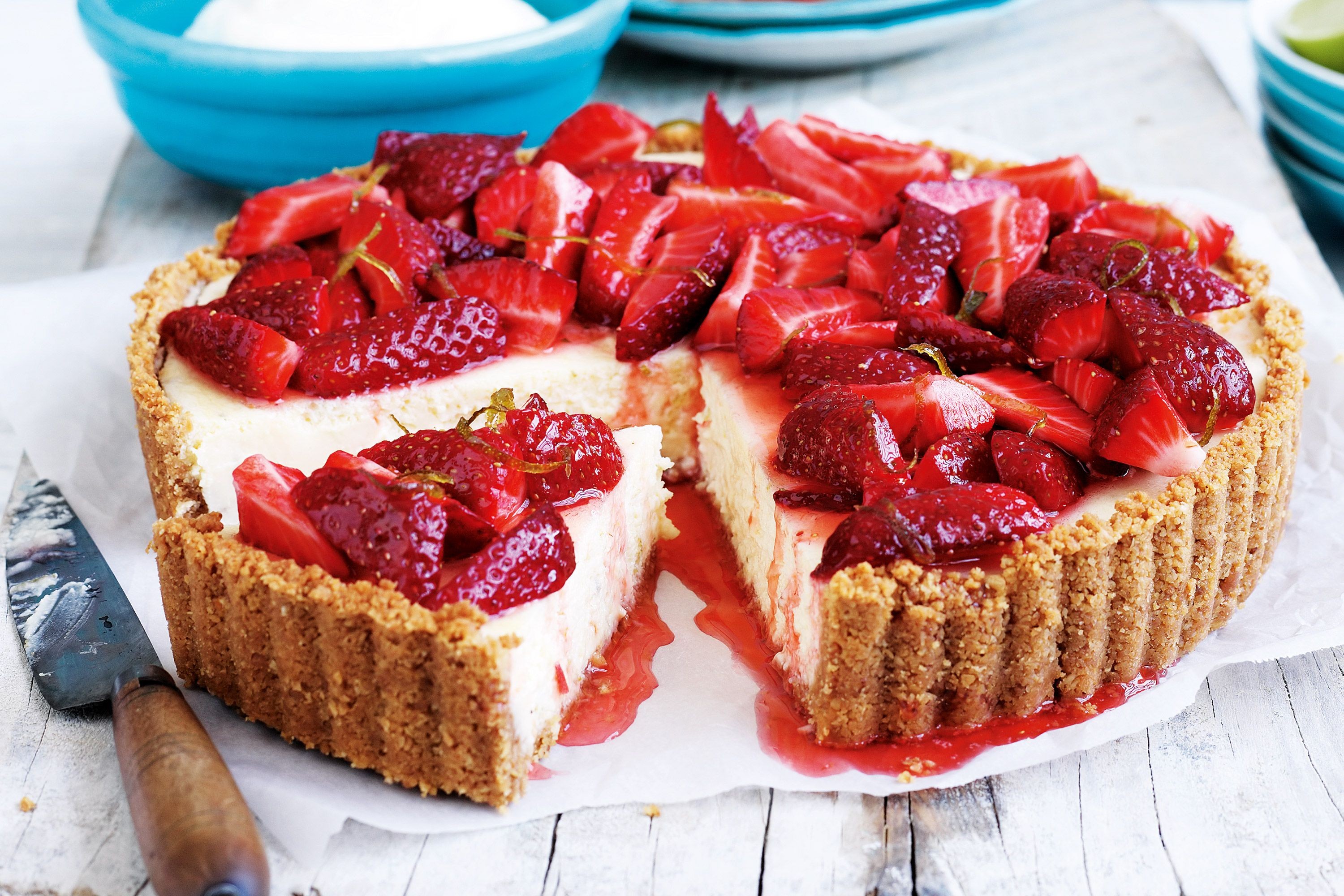 Key lime pie with strawberries