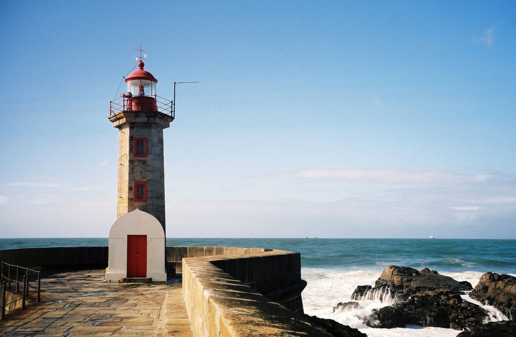 File:Felgueiras Lighthouse and Pier 3.JPG - Wikimedia Commons