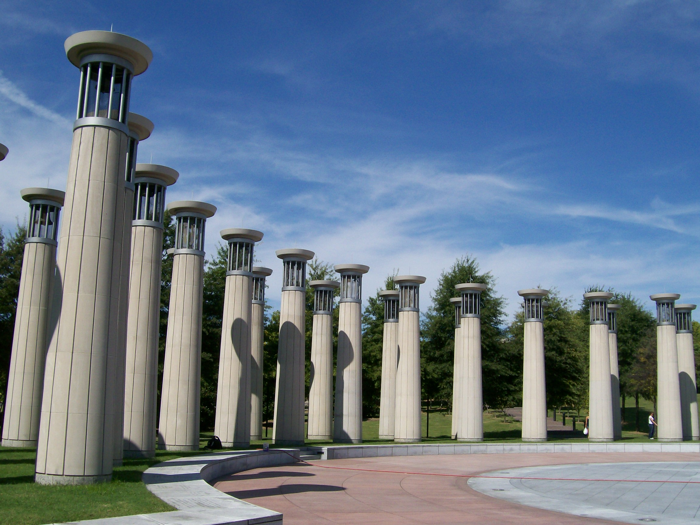 File:Tennessee Bicentennial Mall - carillon pillars.jpg - Wikimedia ...
