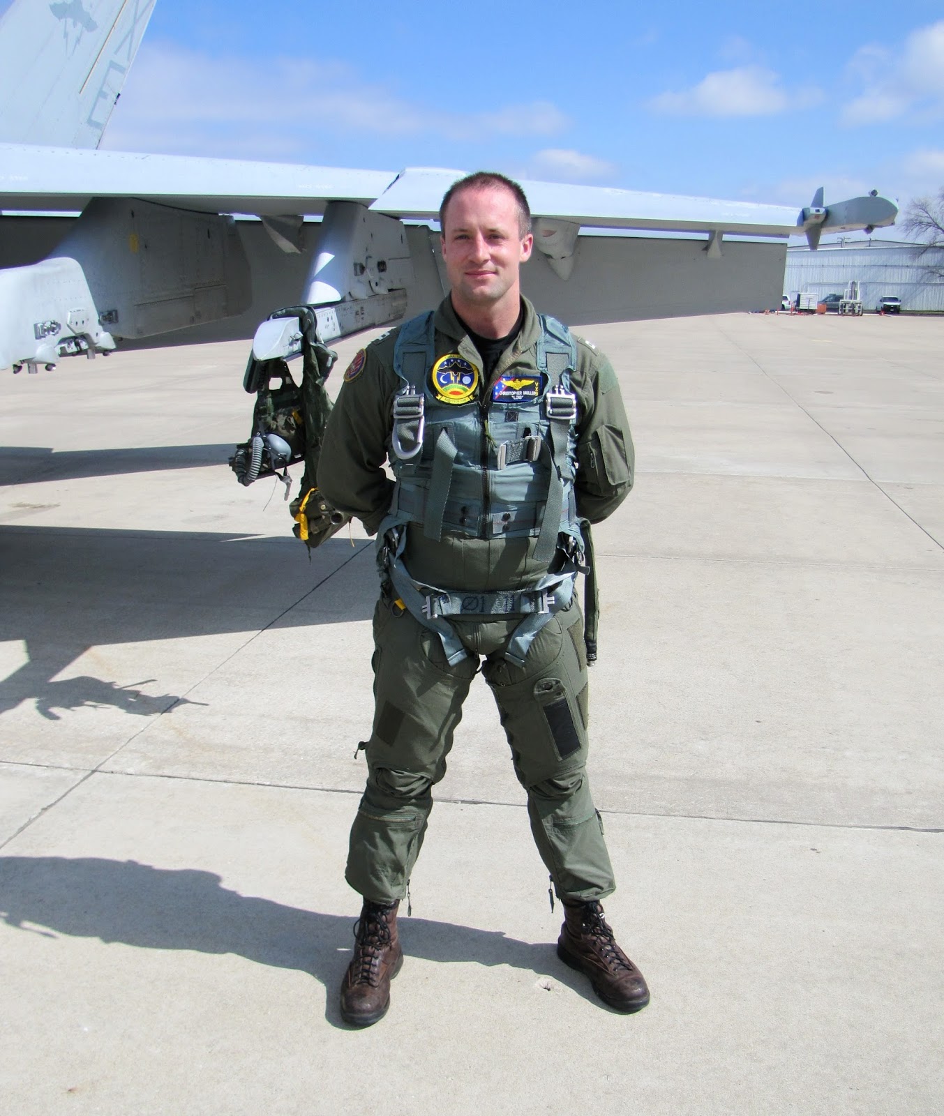 The Aero Experience: Historian, Navy Pilot Present U.S. Navy Blue ...