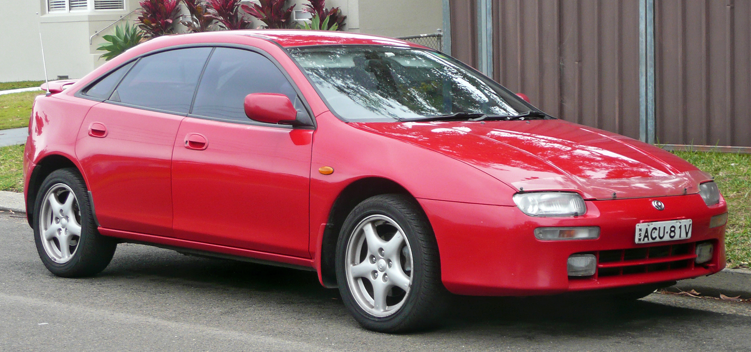 File:1994-1997 Mazda 323 (BA) Astina 5-door hatchback 02.jpg ...