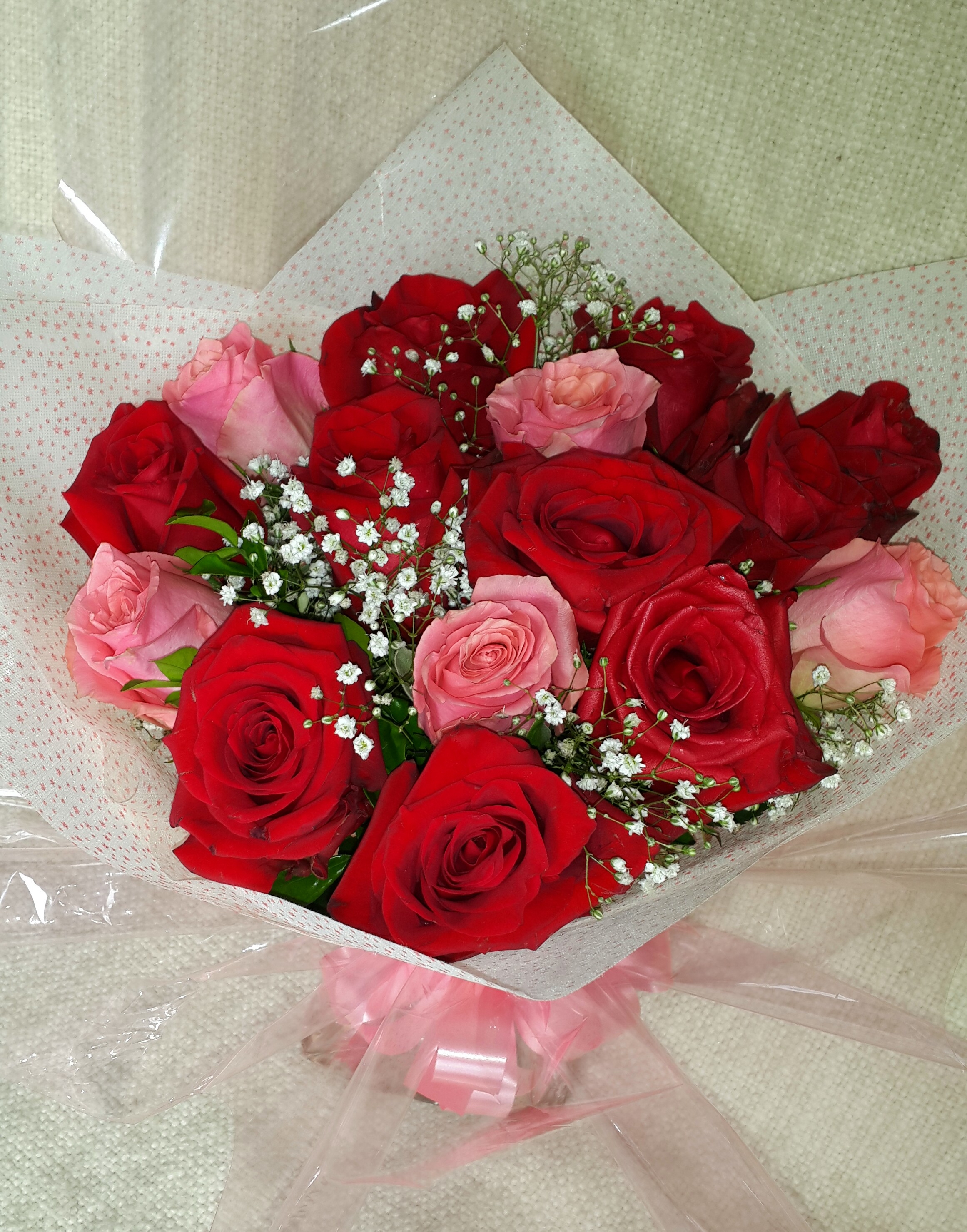 flowerandballooncompany.com » Blog Archive » 15 Red & Pink Roses ...
