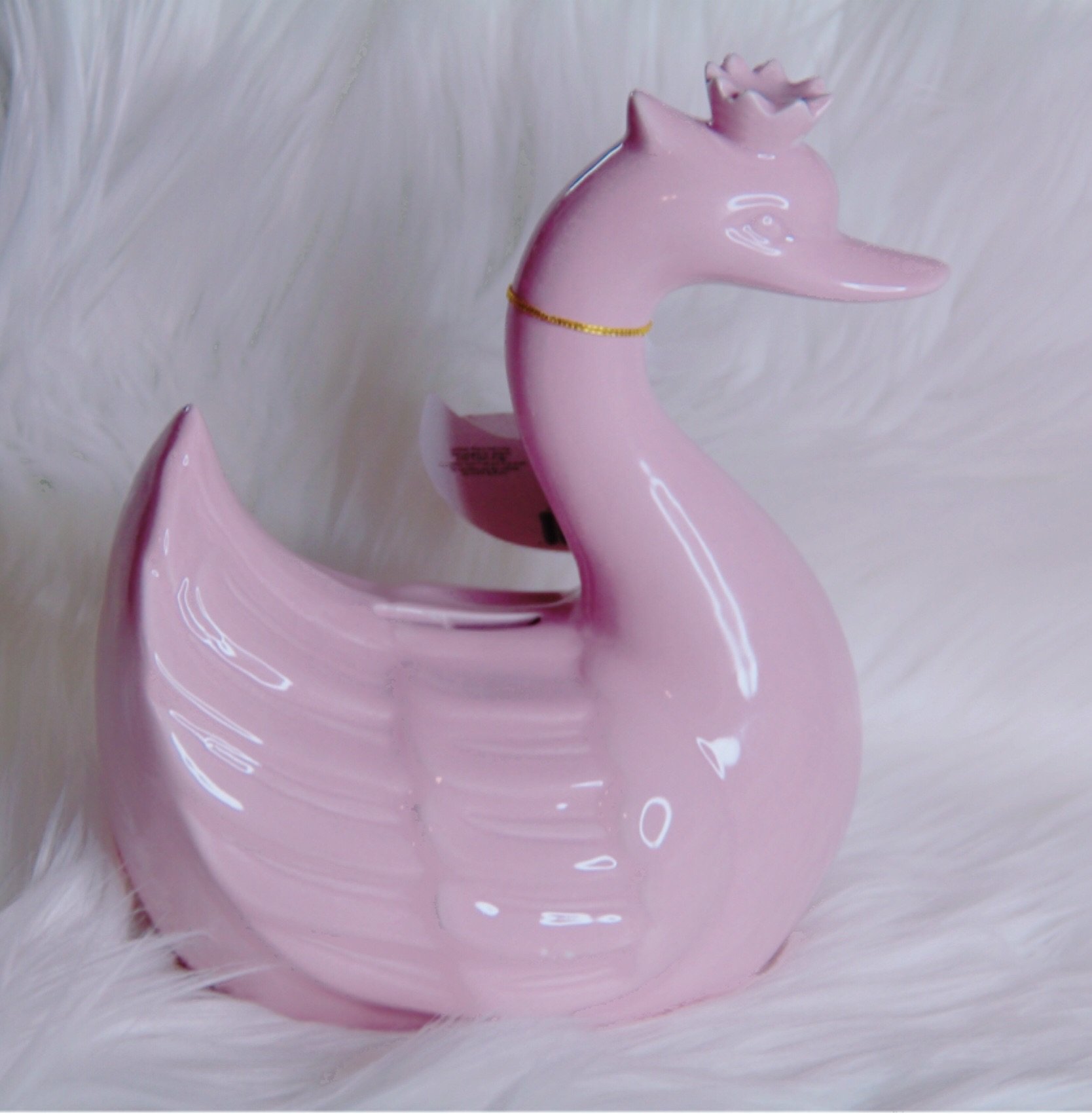 Light pink swan with a crown – Classy Pink Boutique