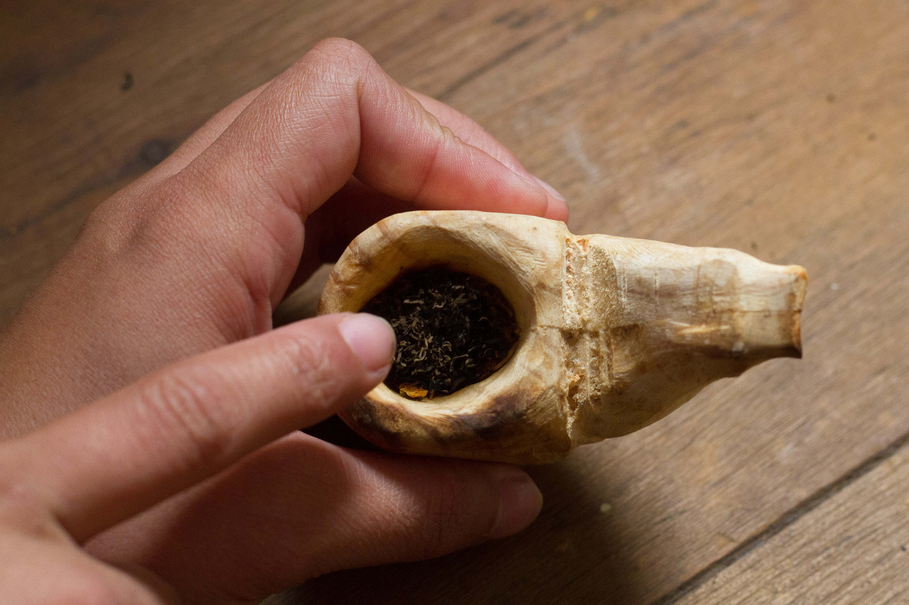 How to Smoke a Pipe Instead of Cigarettes: 8 Steps (with Pictures)
