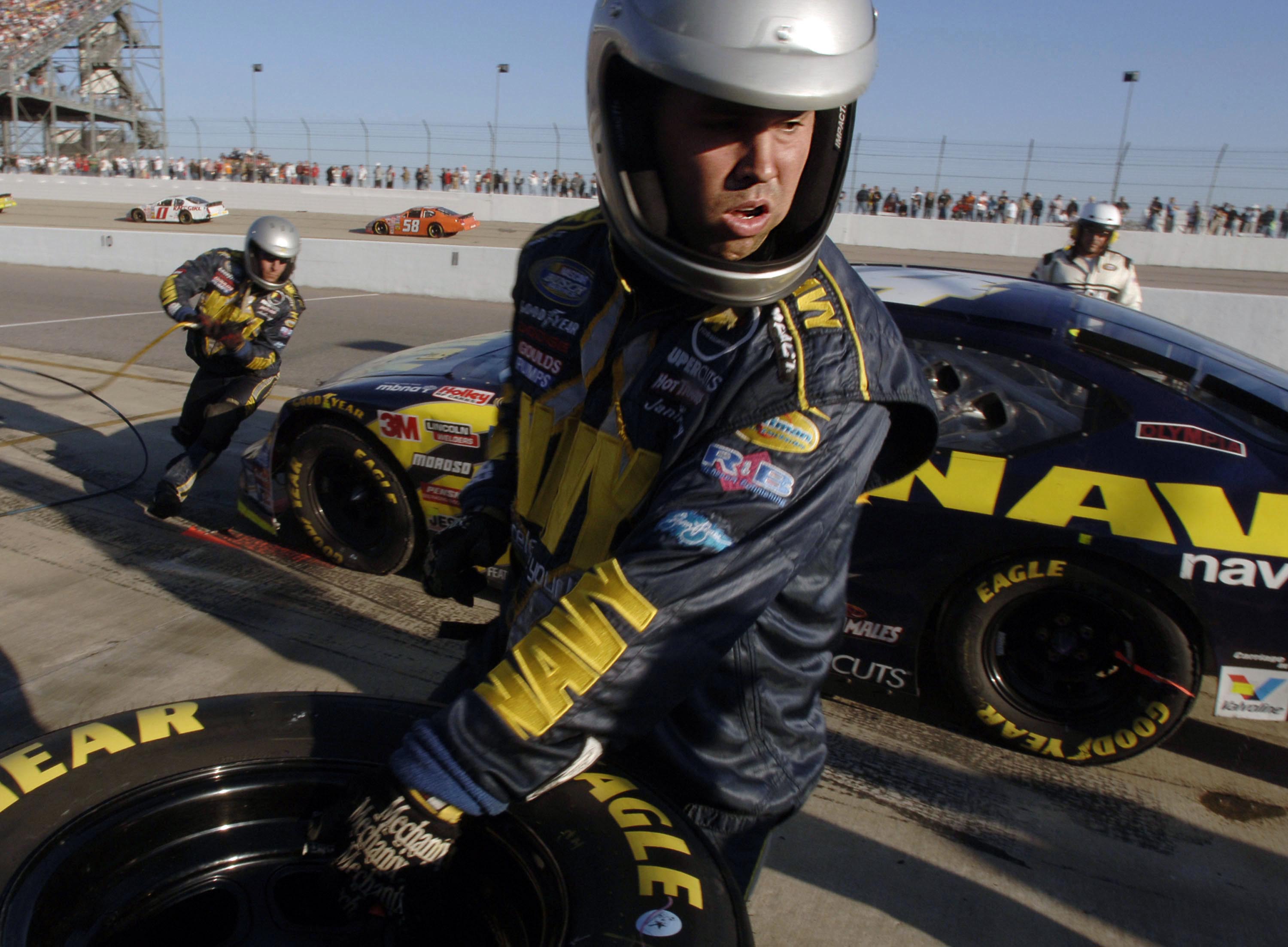 File:US Navy 051022-N-3659B-002 A Pit Crew member from the Navy ...