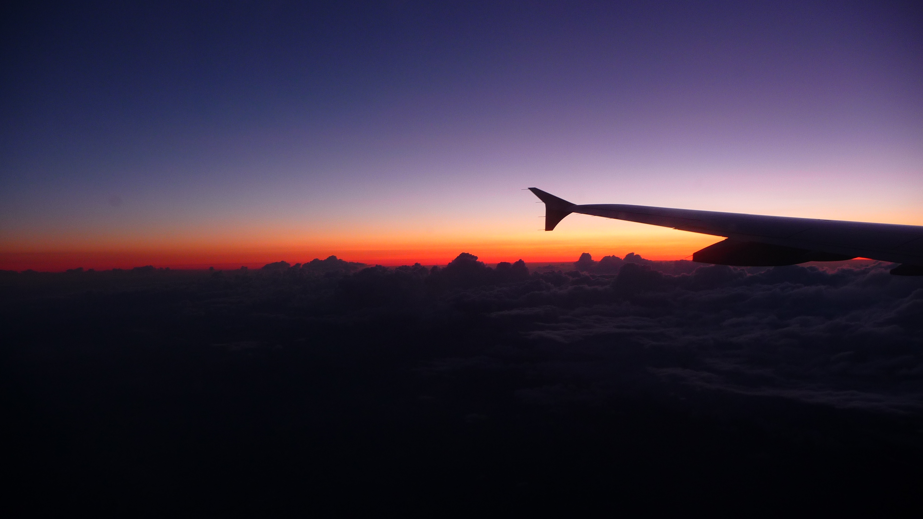 File:Sunset in a plane.JPG - Wikimedia Commons