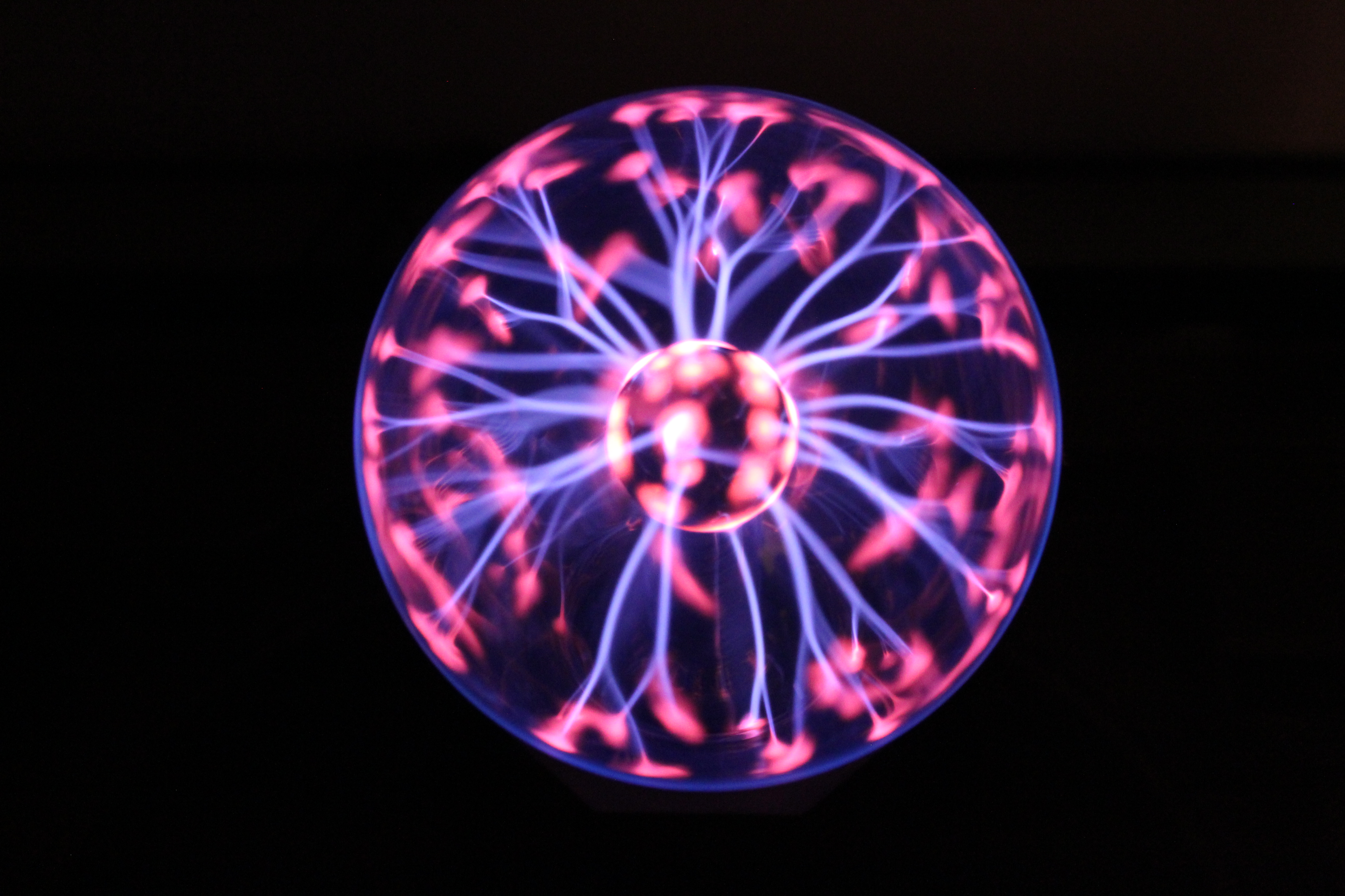 File:Plasmakugel (Plasma Ball).JPG - Wikimedia Commons