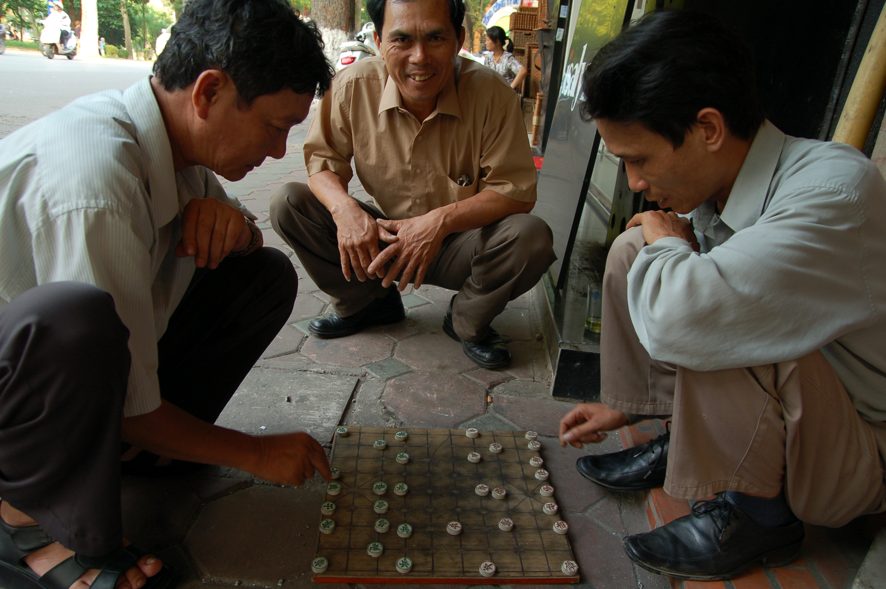 File:Players of chinese checkers.jpg - Wikimedia Commons