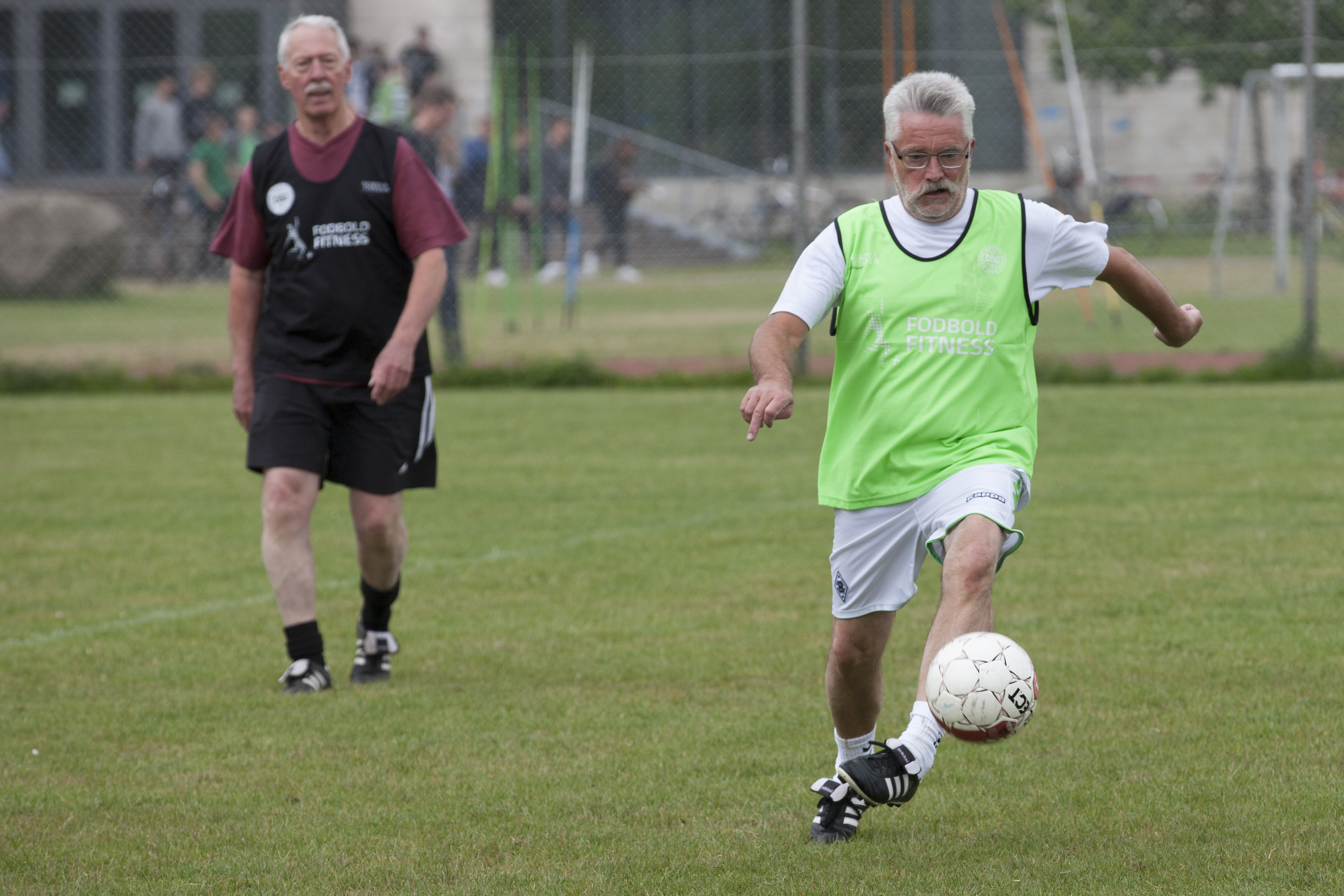 Football for untrained 70-year-old men - beneficial effects on heart ...