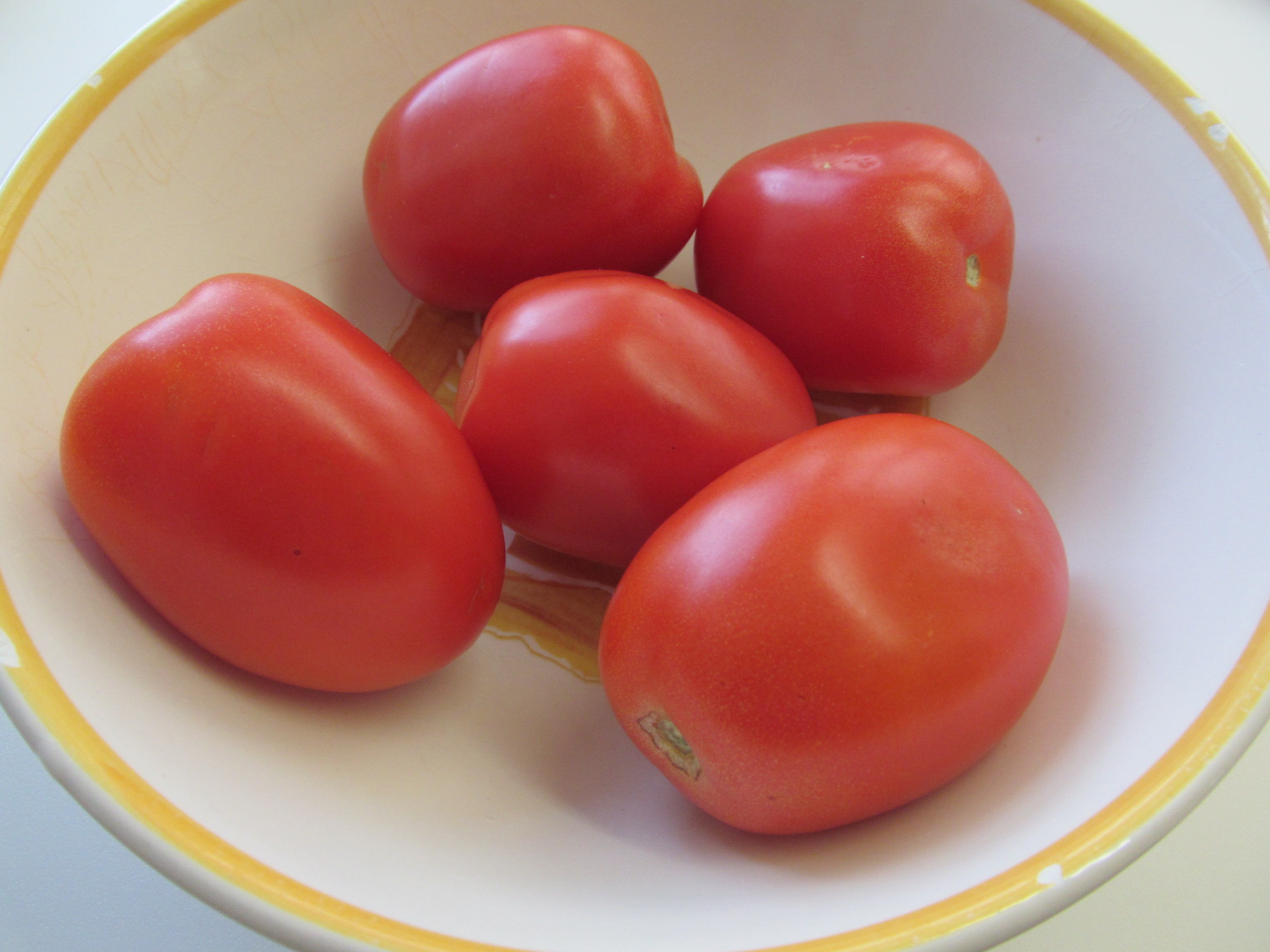 File:Plum Tomatoes, Lexington MA.jpg - Wikimedia Commons