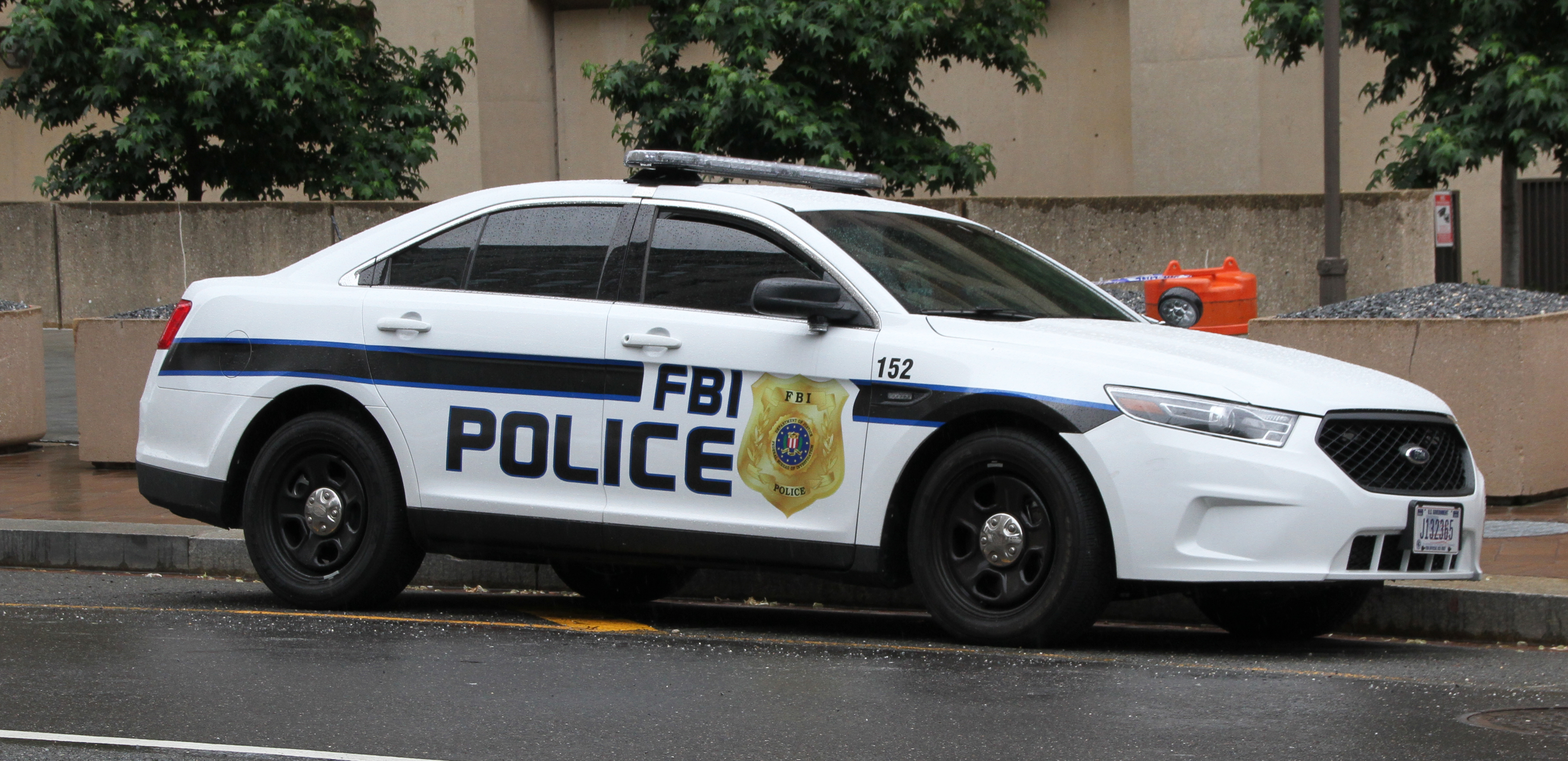 File:FBI Police Car (27730742495).jpg - Wikimedia Commons