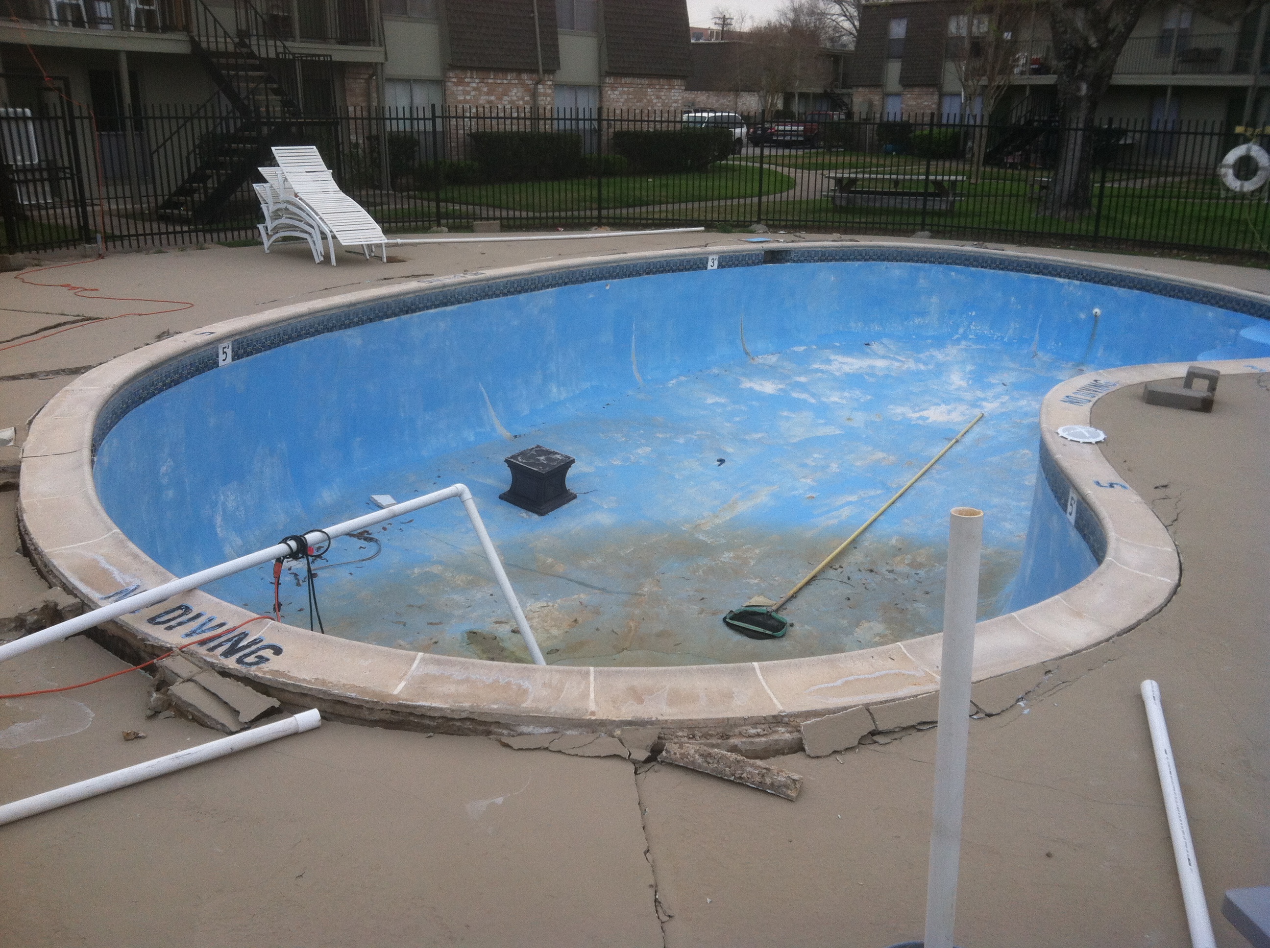 DO GUNITE POOLS FLOAT? SIMPLE ANSWER….YOU BET!