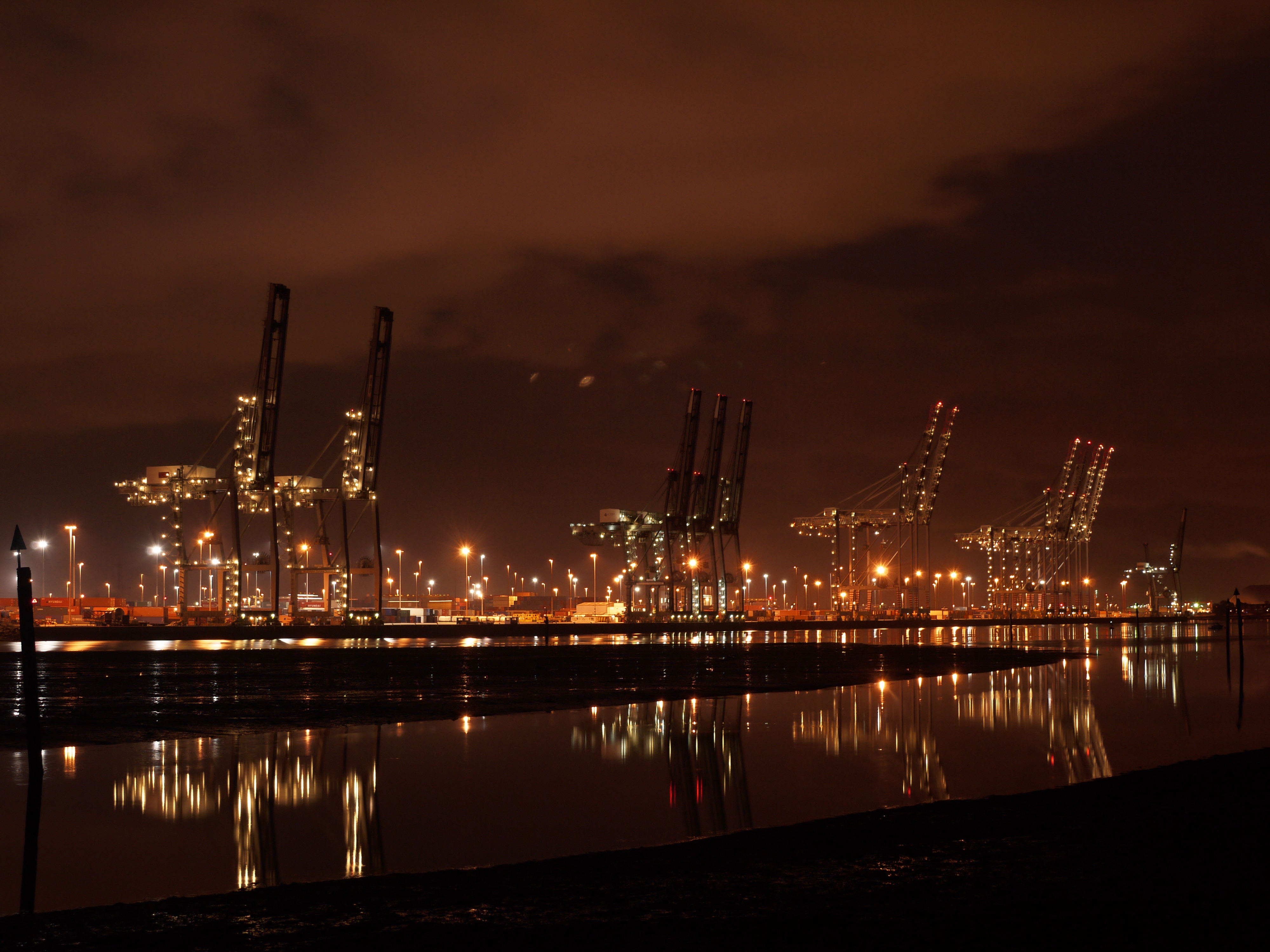 File:Southampton container port at night.JPG - Wikimedia Commons
