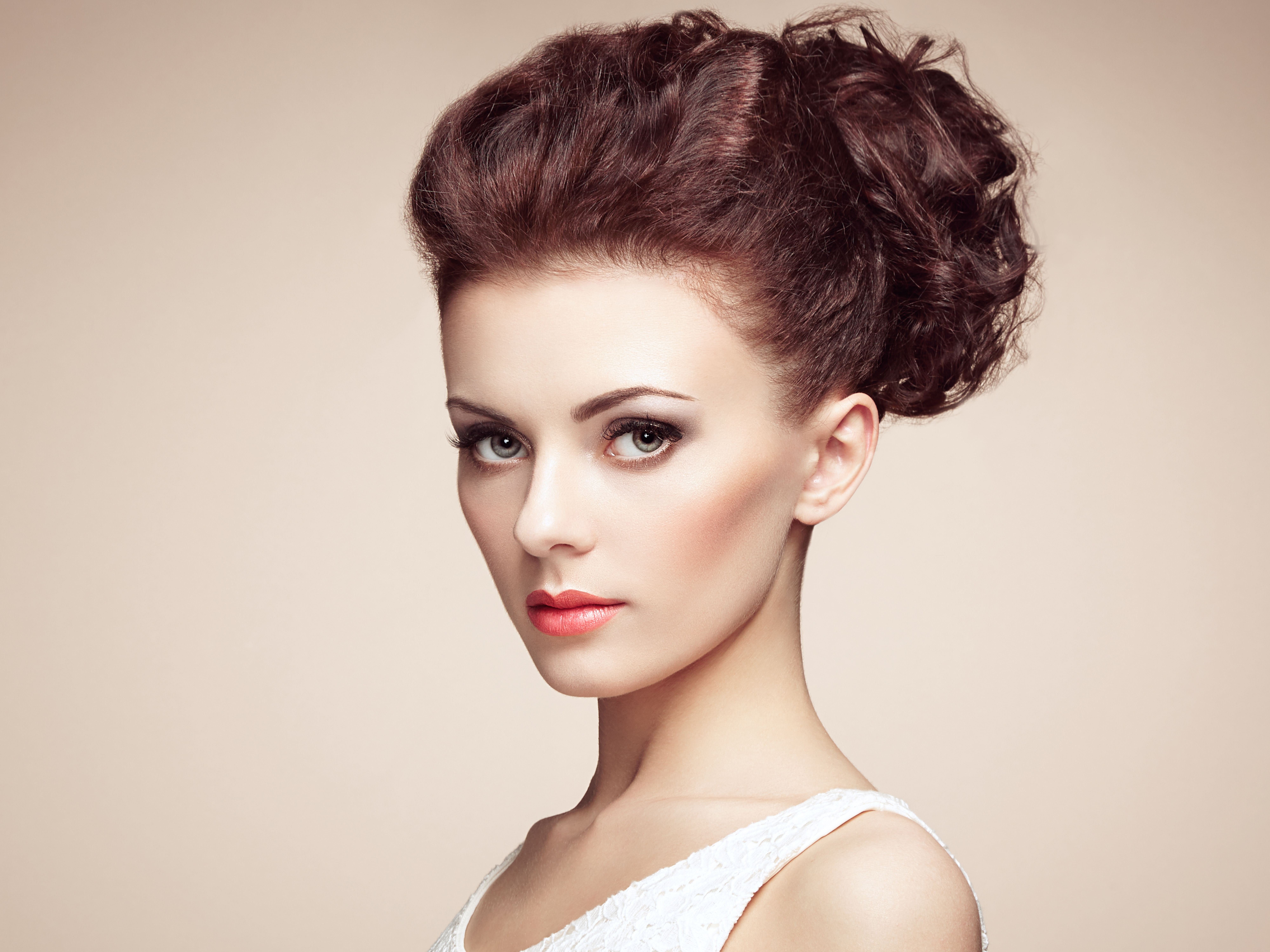 Portrait of beautiful sensual woman with elegant hairstyle 8k Ultra ...