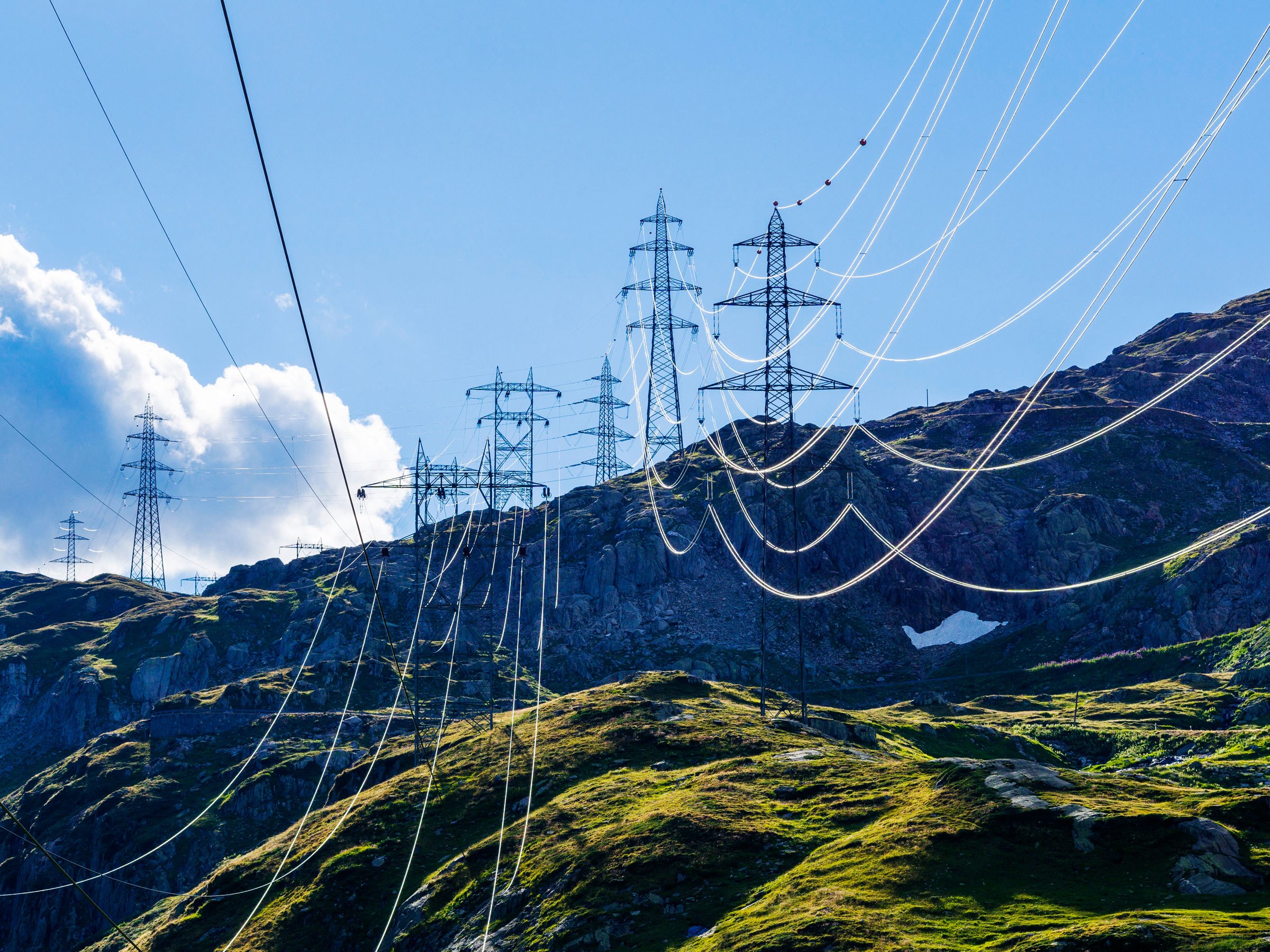 Let's Do the Shocking Physics of Why Power Lines Sag | WIRED